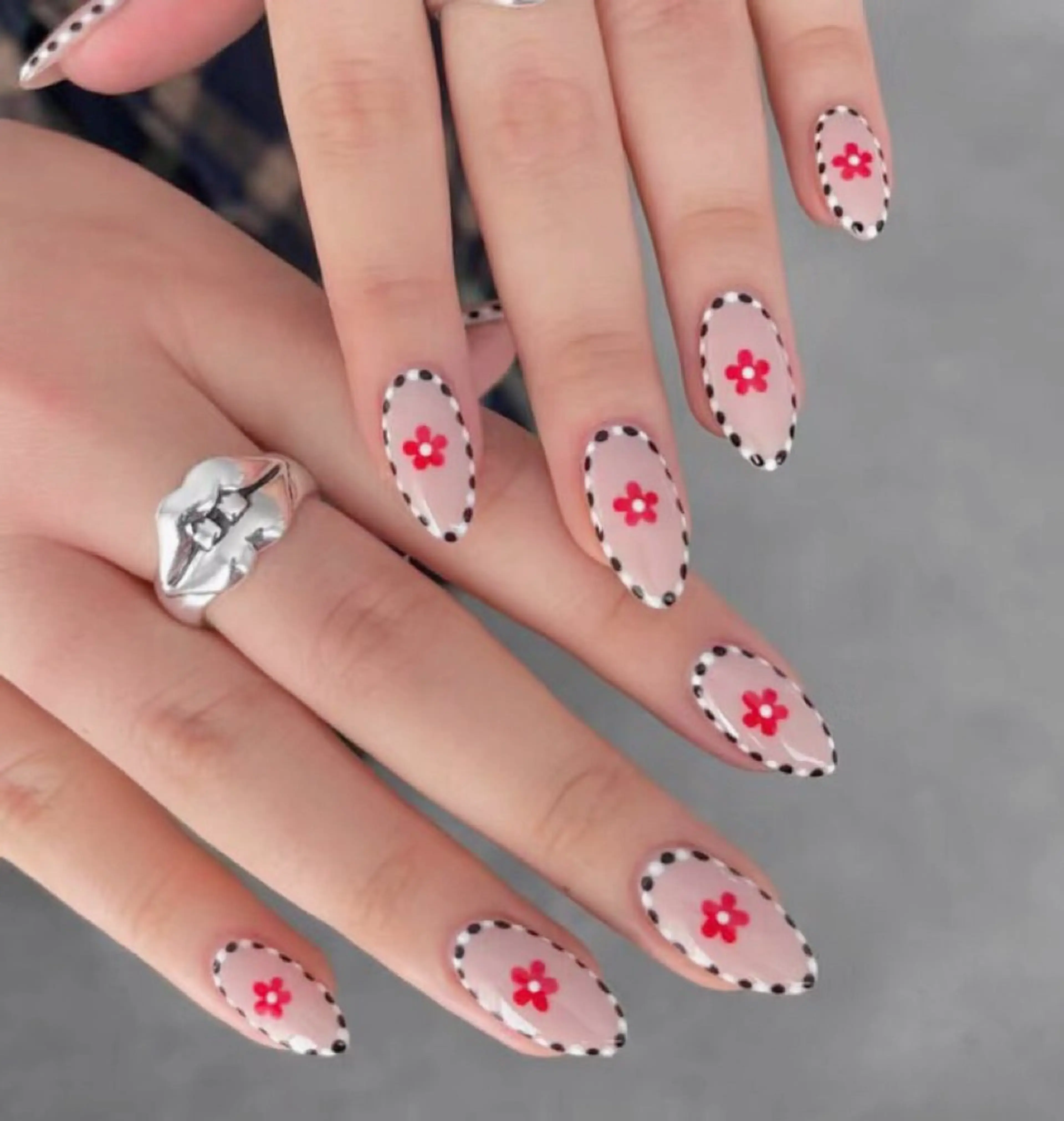 ネイル ハンドネイル MoonNail ユリ🌸のネイルデザイン