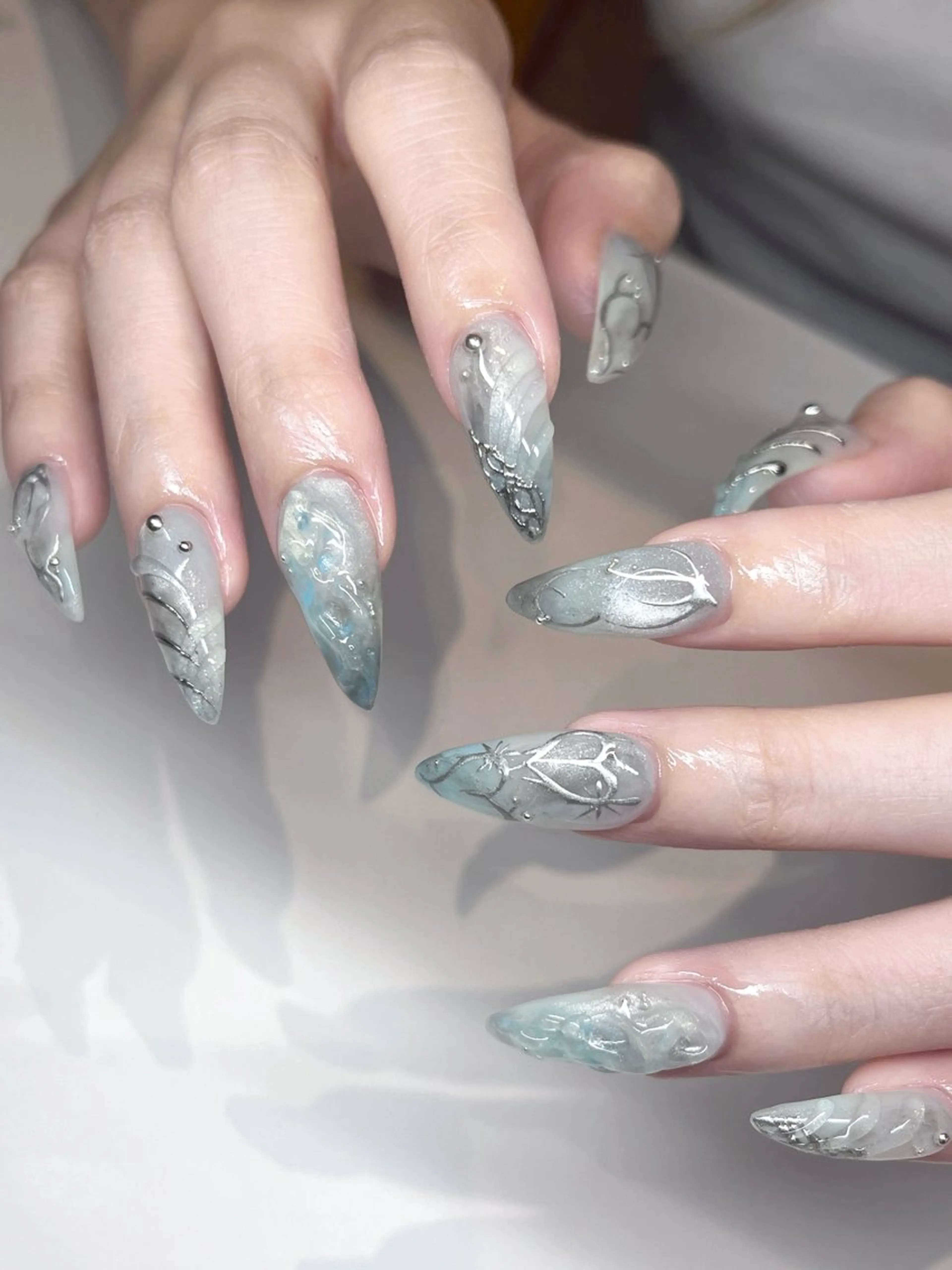 ネイル ハンドネイル moca心斎橋店 Aina🐈‍⬛🤍のネイルデザイン