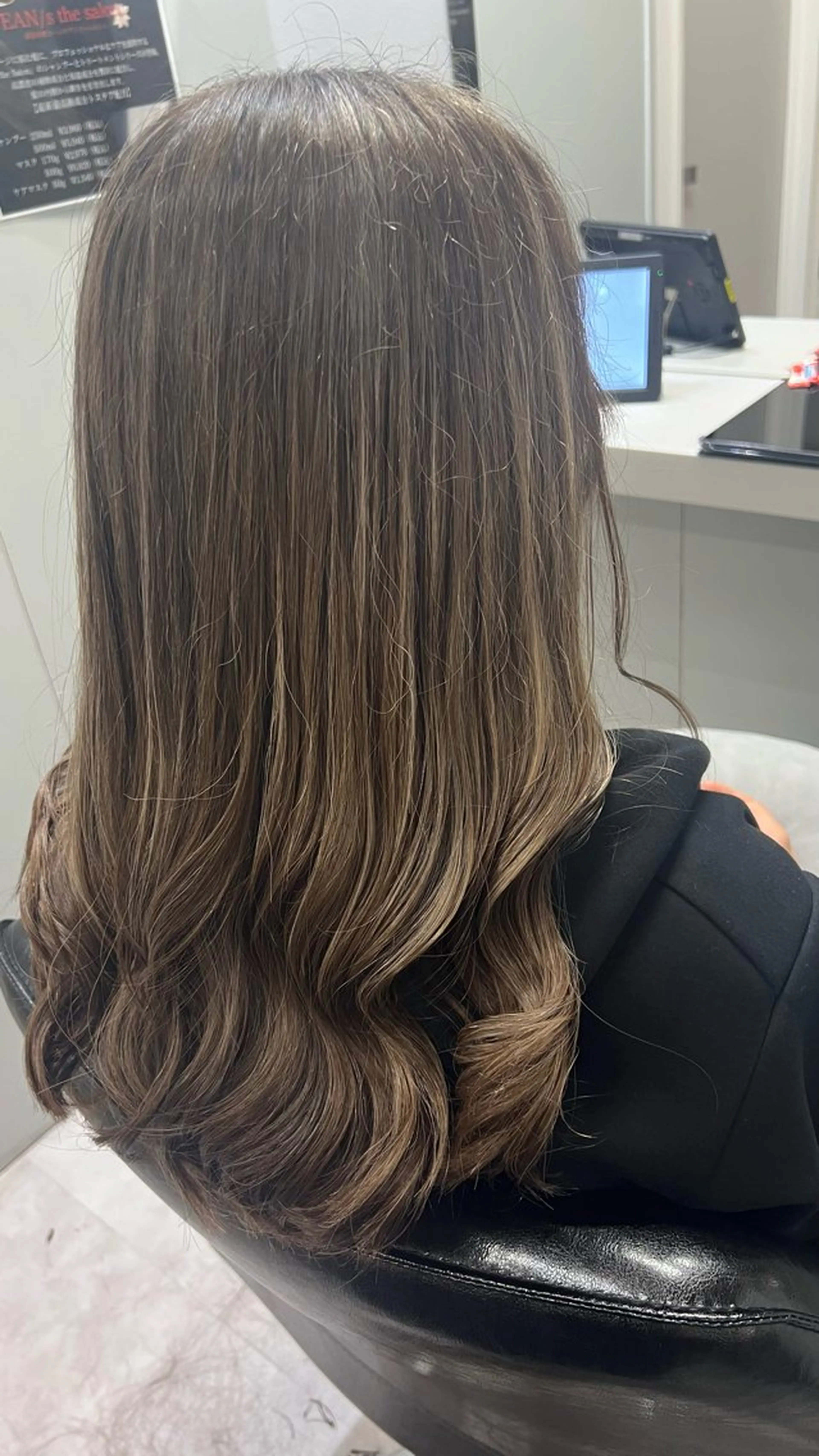 ロング カラー ベージュカラー ハイライトカラー ハイライト ヘアカラー 🎀tokute ナオ🧸のヘアスタイル