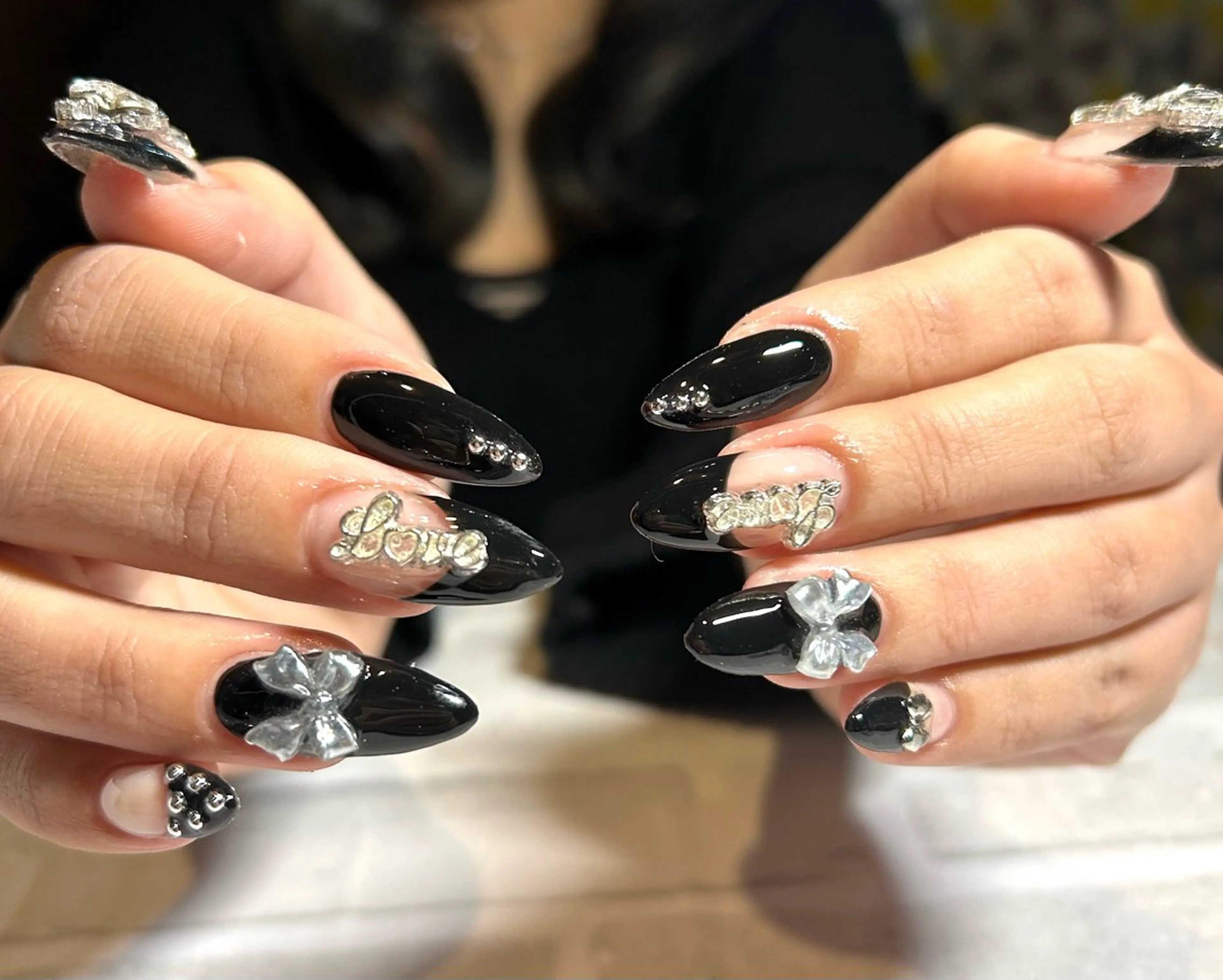 ミディアム ハンドネイル 2DY NAIL SALONのネイルデザイン