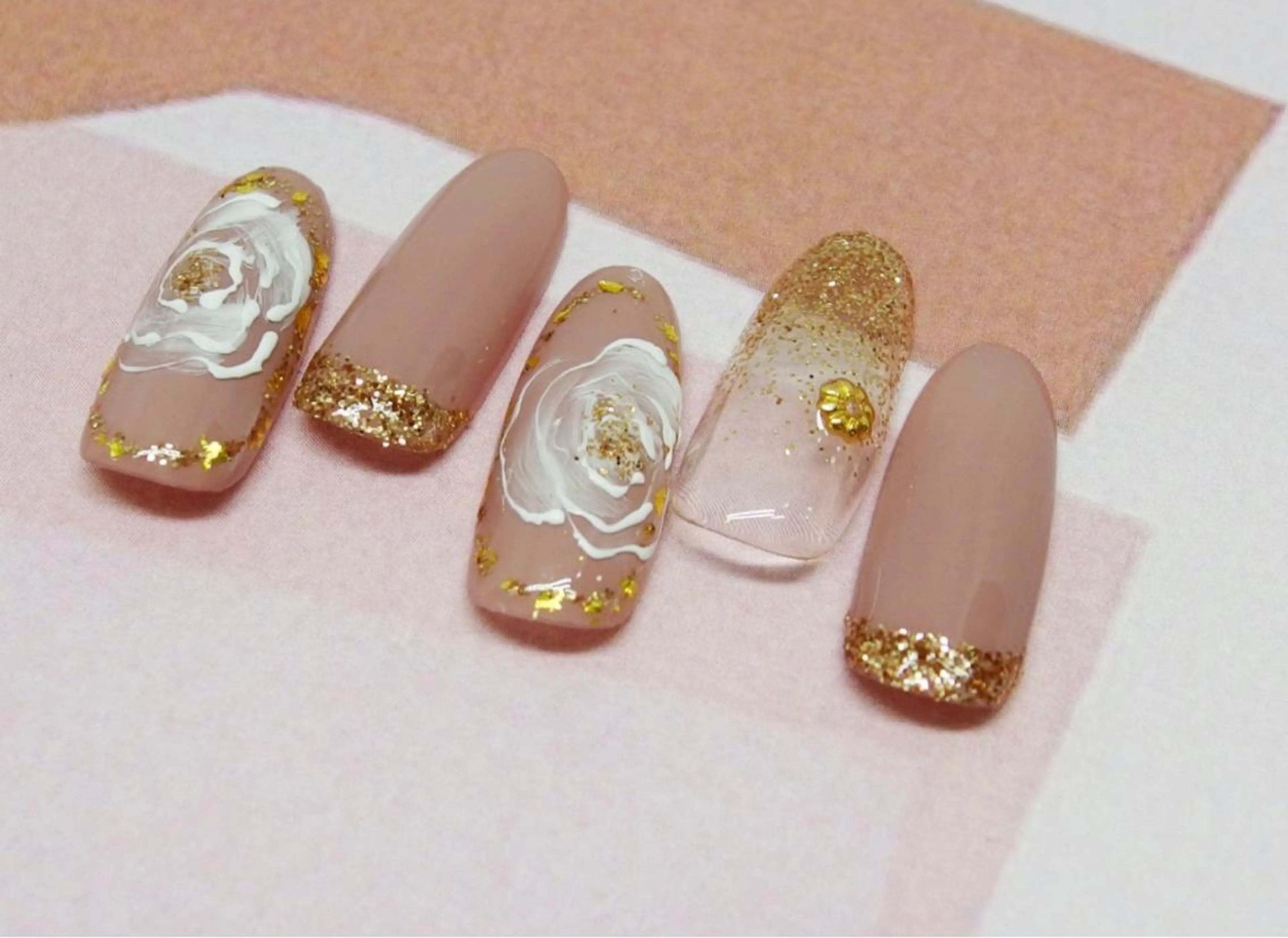 ミディアム ハンドネイル ティーエヌ 金山駅東口店のネイルデザイン