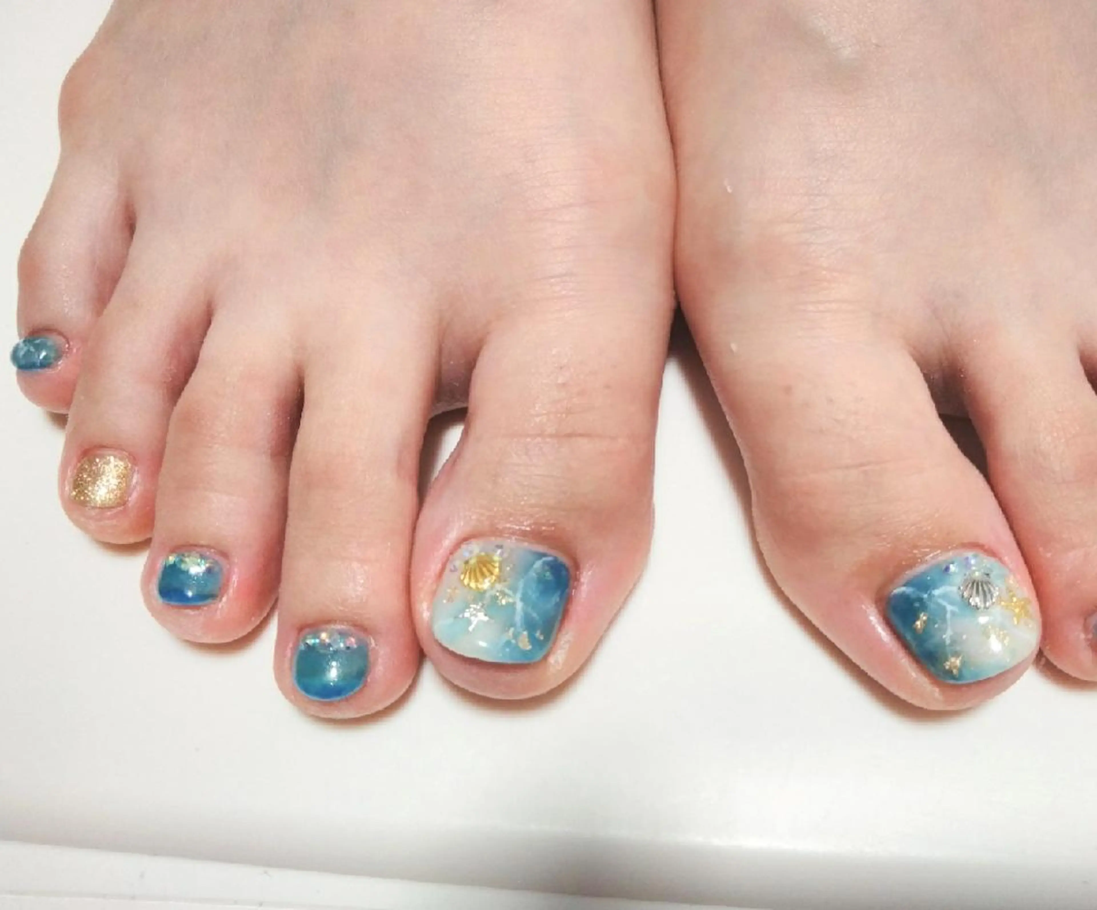 ネイル エステとネイル ローズコンフォートのネイルデザイン