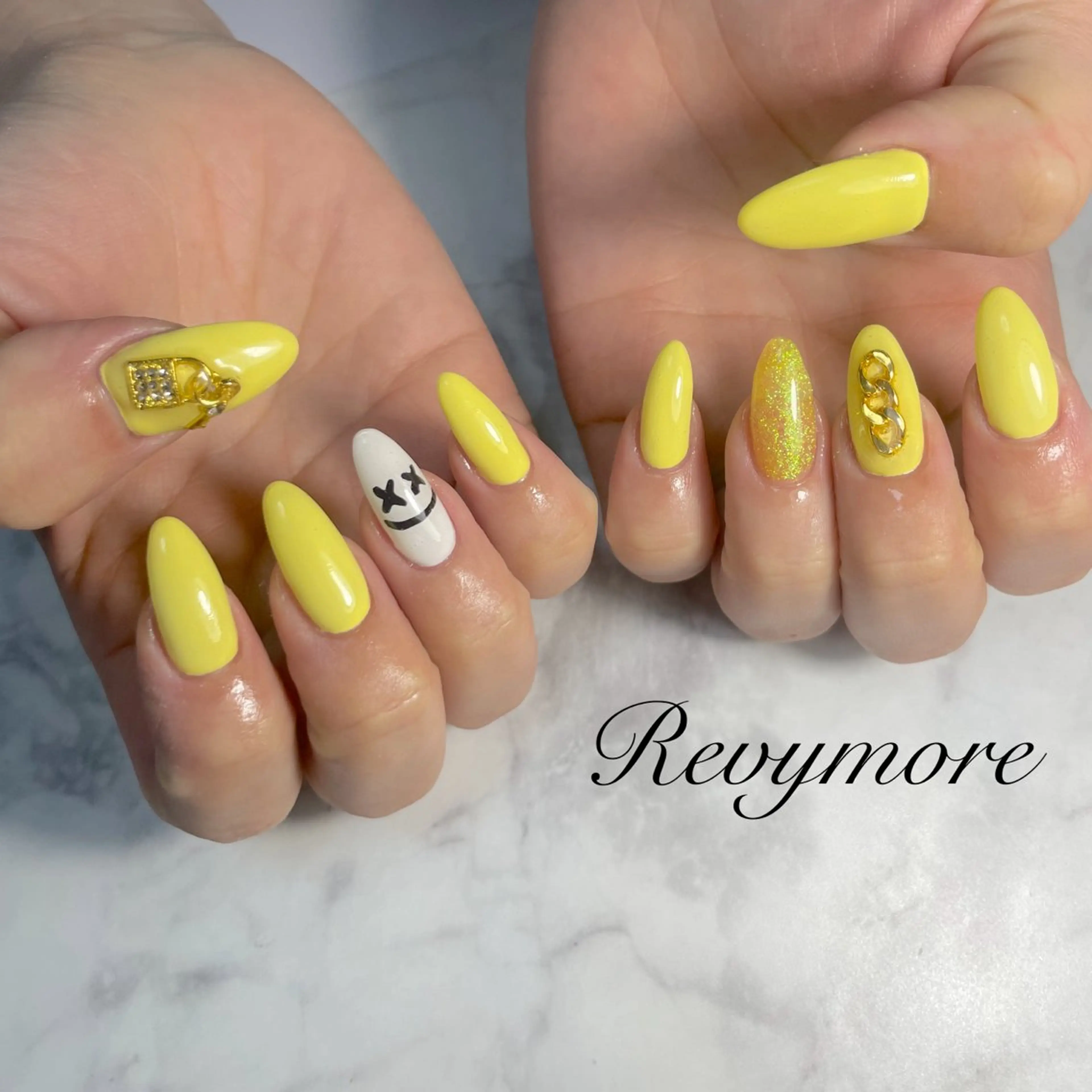 ネイル ジェルネイル キラキラネイル 韓国ネイル ニュアンスネイル オフィスネイル nail salon Revymoreのネイルデザイン