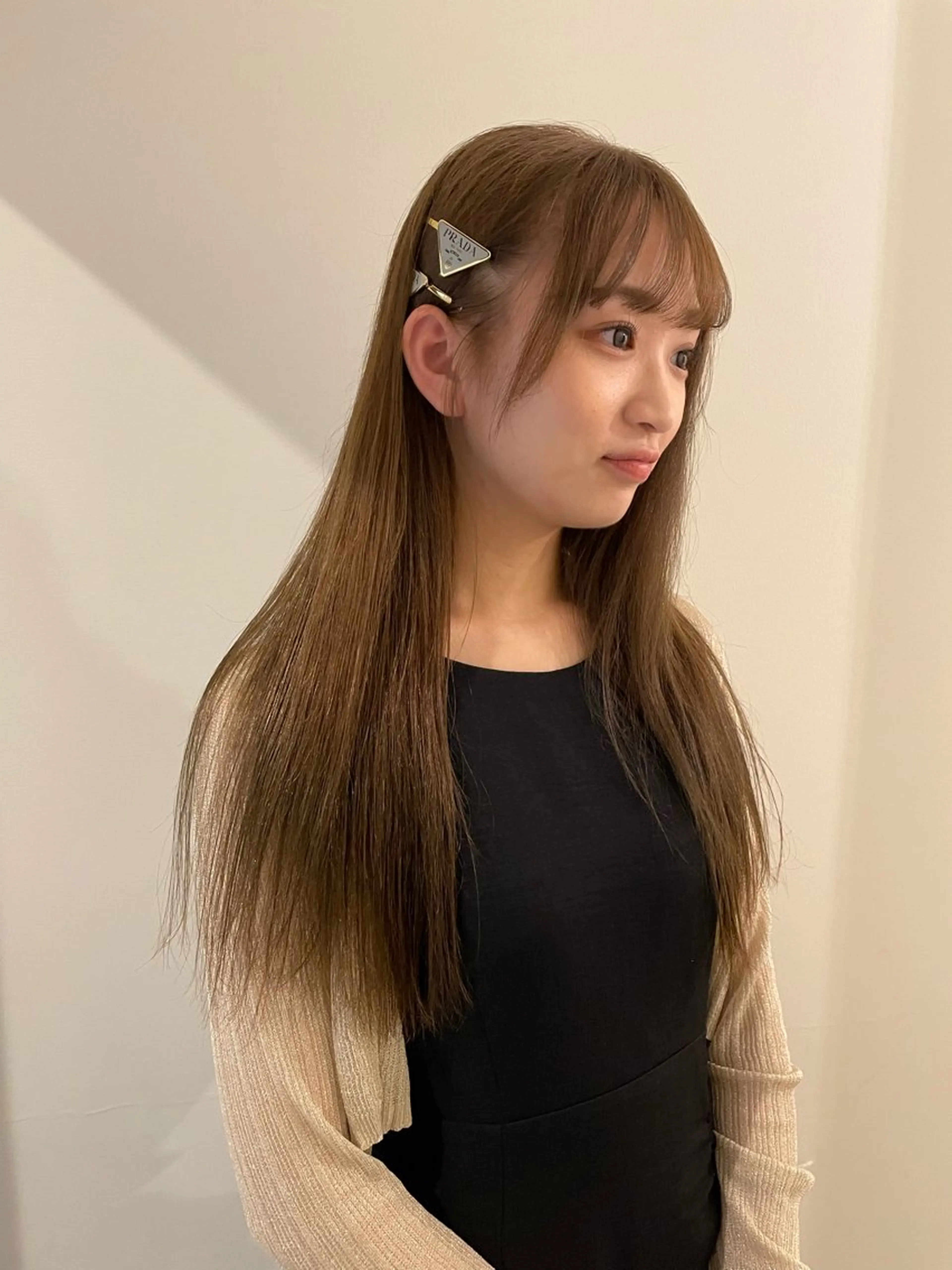 ロング カラー ブリーチ グレージュ オリーブグレージュ オリーブグレー ヘアカラー 渋谷 留菜のヘアスタイル