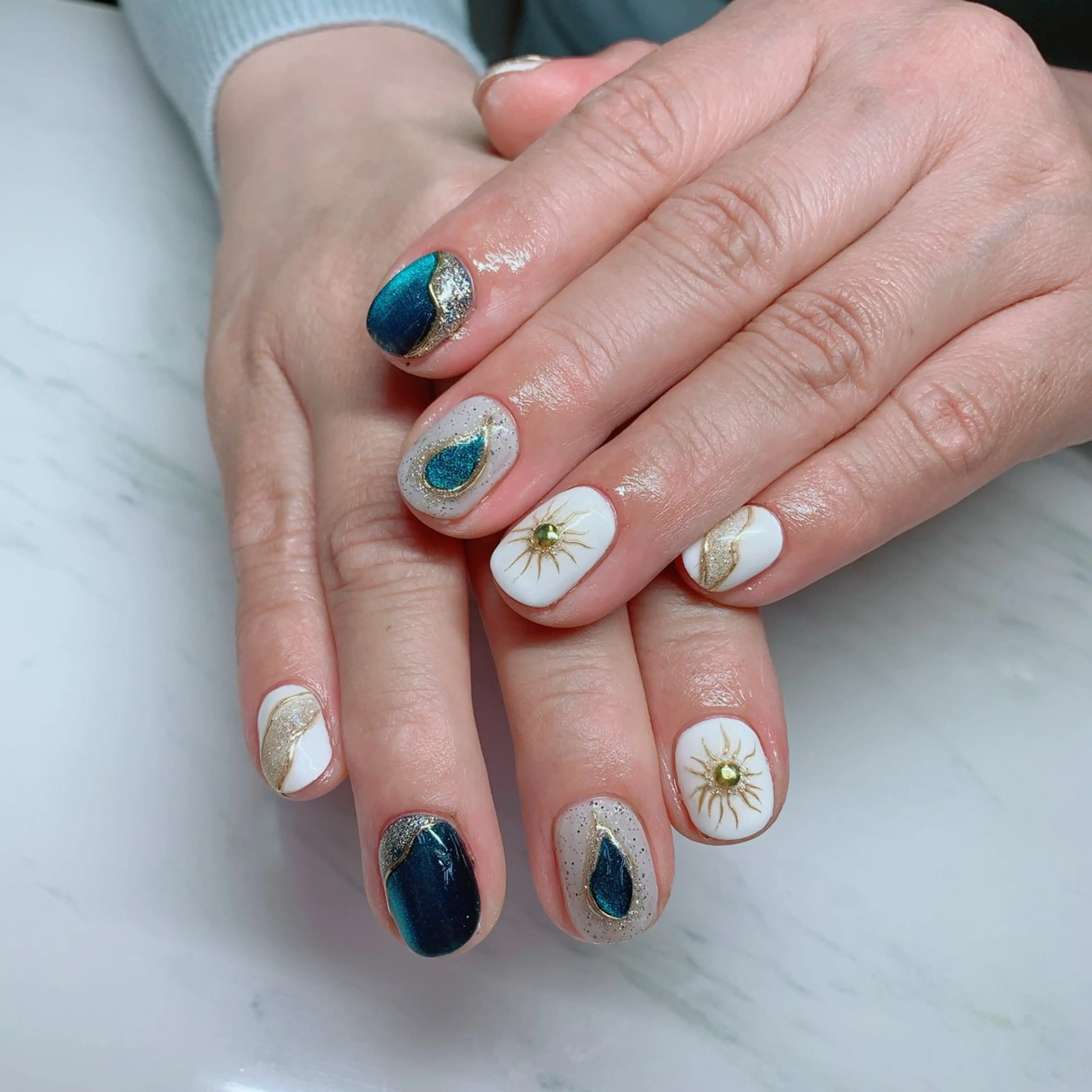 ネイル オーロラネイル 長さ出し フットネイル ジェルネイル キラキラネイル ハンドネイル インフィニティ ネイルサロンのネイルデザイン