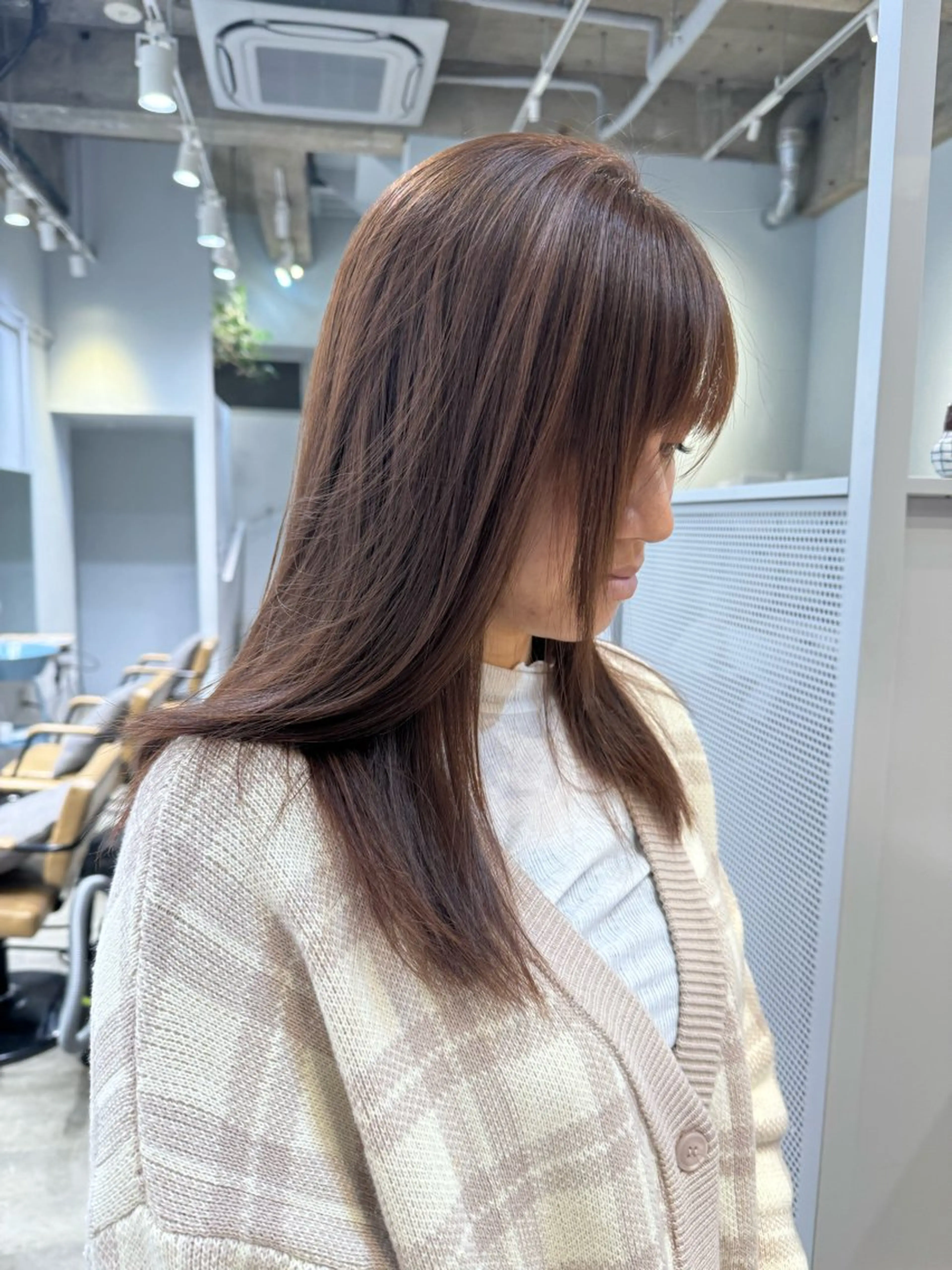 セミロング 梨澤 百音のヘアスタイル