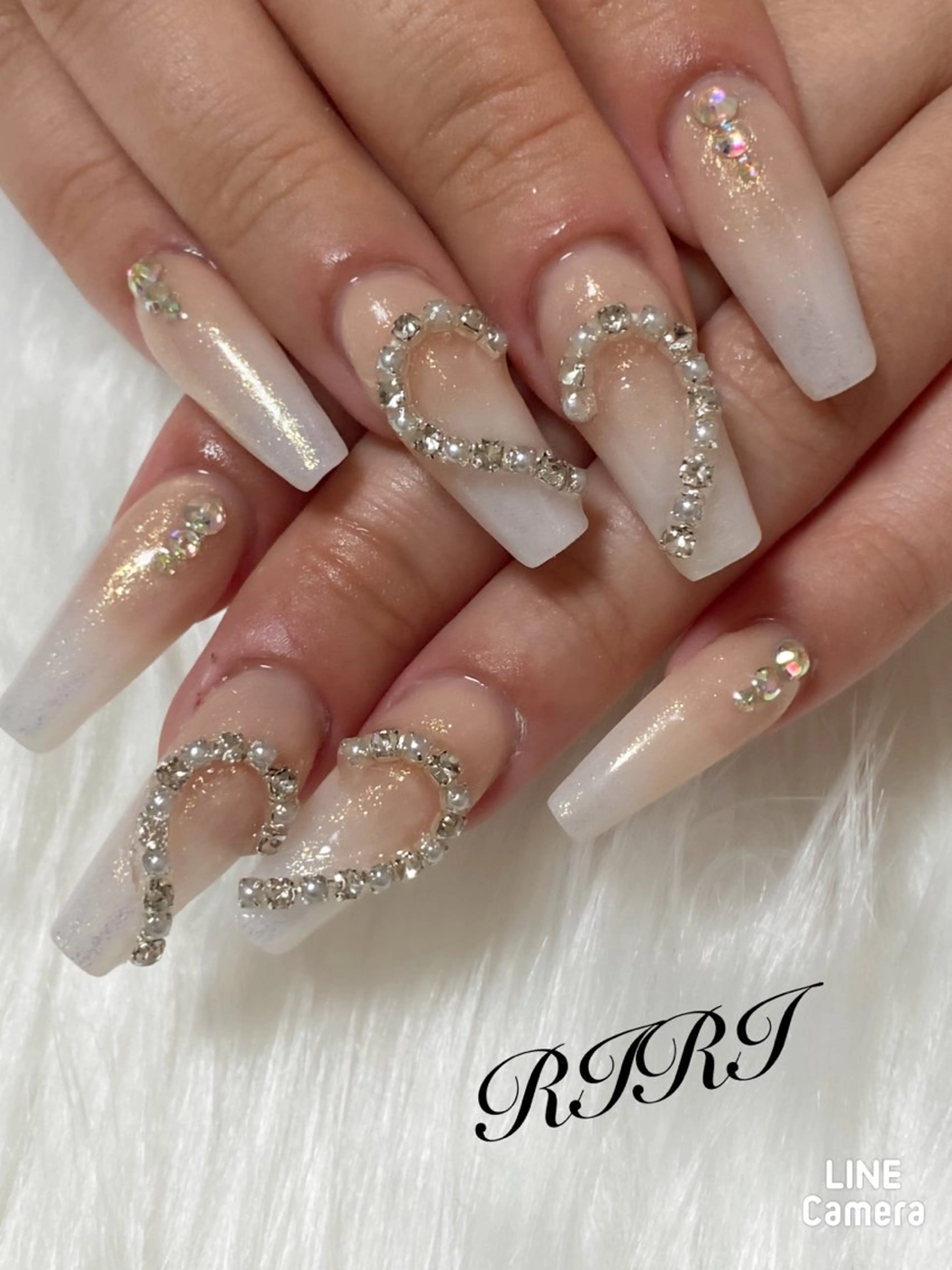 ネイル ジェルネイル ハート キラキラネイル ラメ(グリッター) ロングネイル ハンドネイル riri オーナーのネイルデザイン