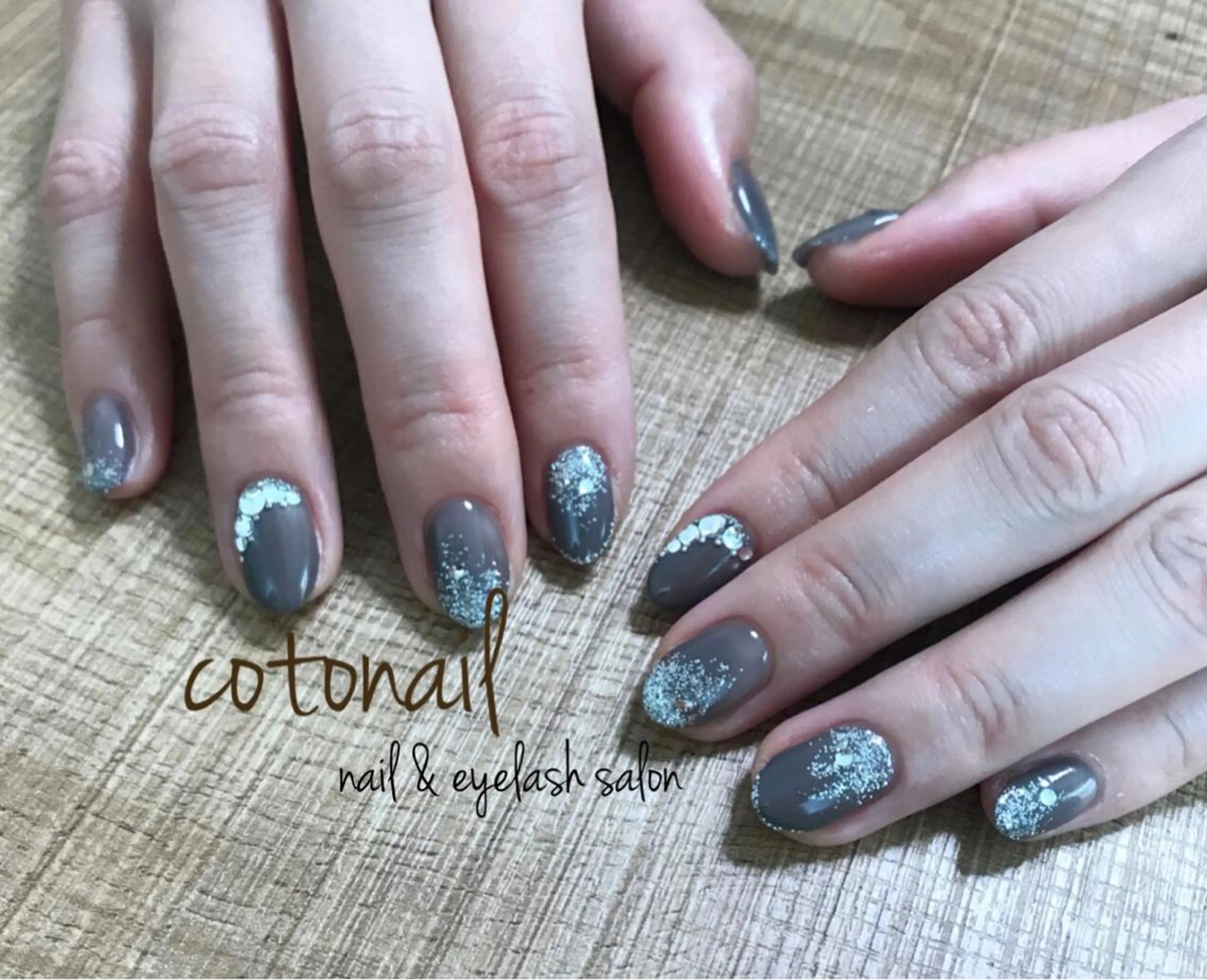 ミディアム ネイル アートネイル ハンドネイル ツメトマツゲ .のネイルデザイン