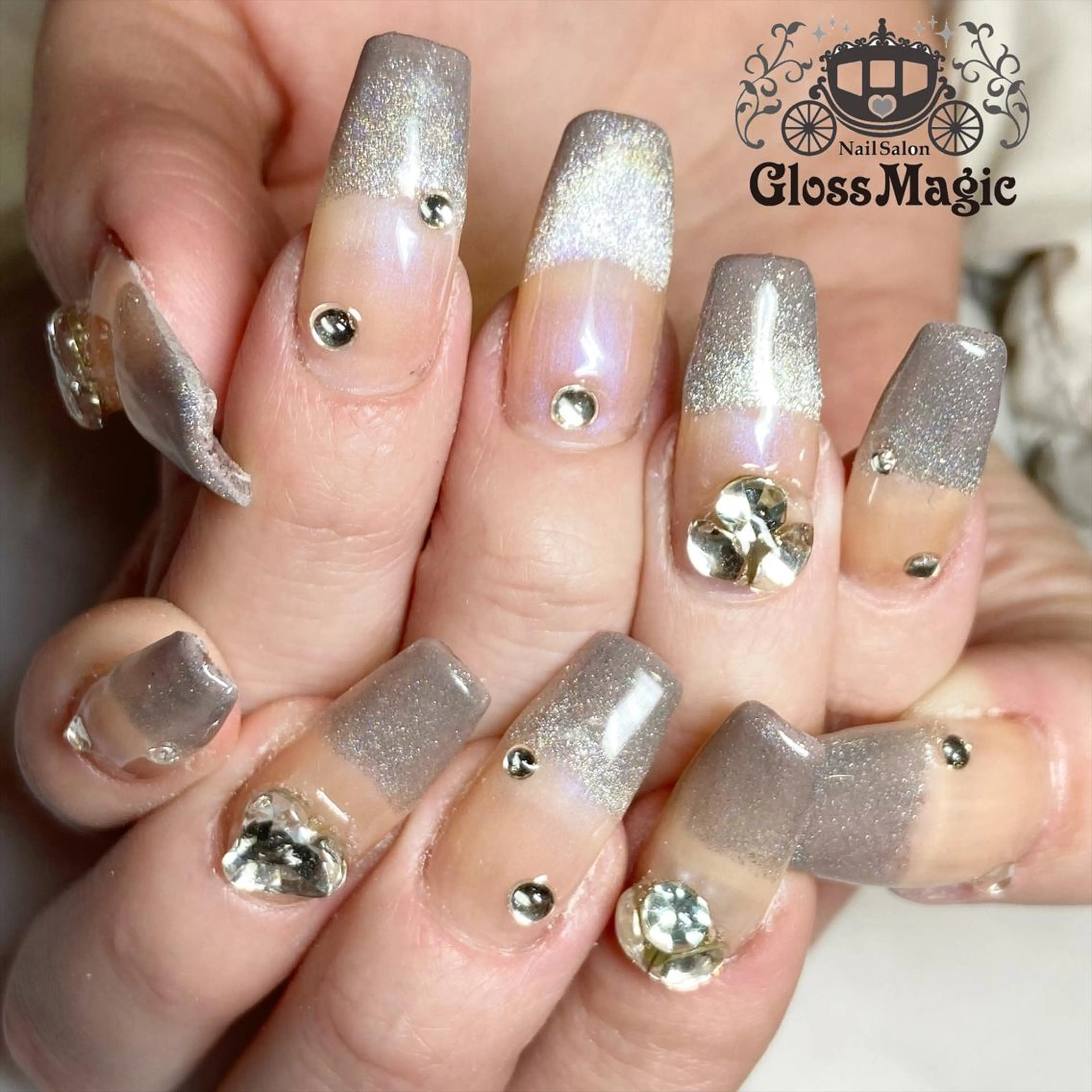 ネイル フレンチネイル グラデーション マグネットネイル マグネットフレンチ ハンドネイル YUN 💅のネイルデザイン