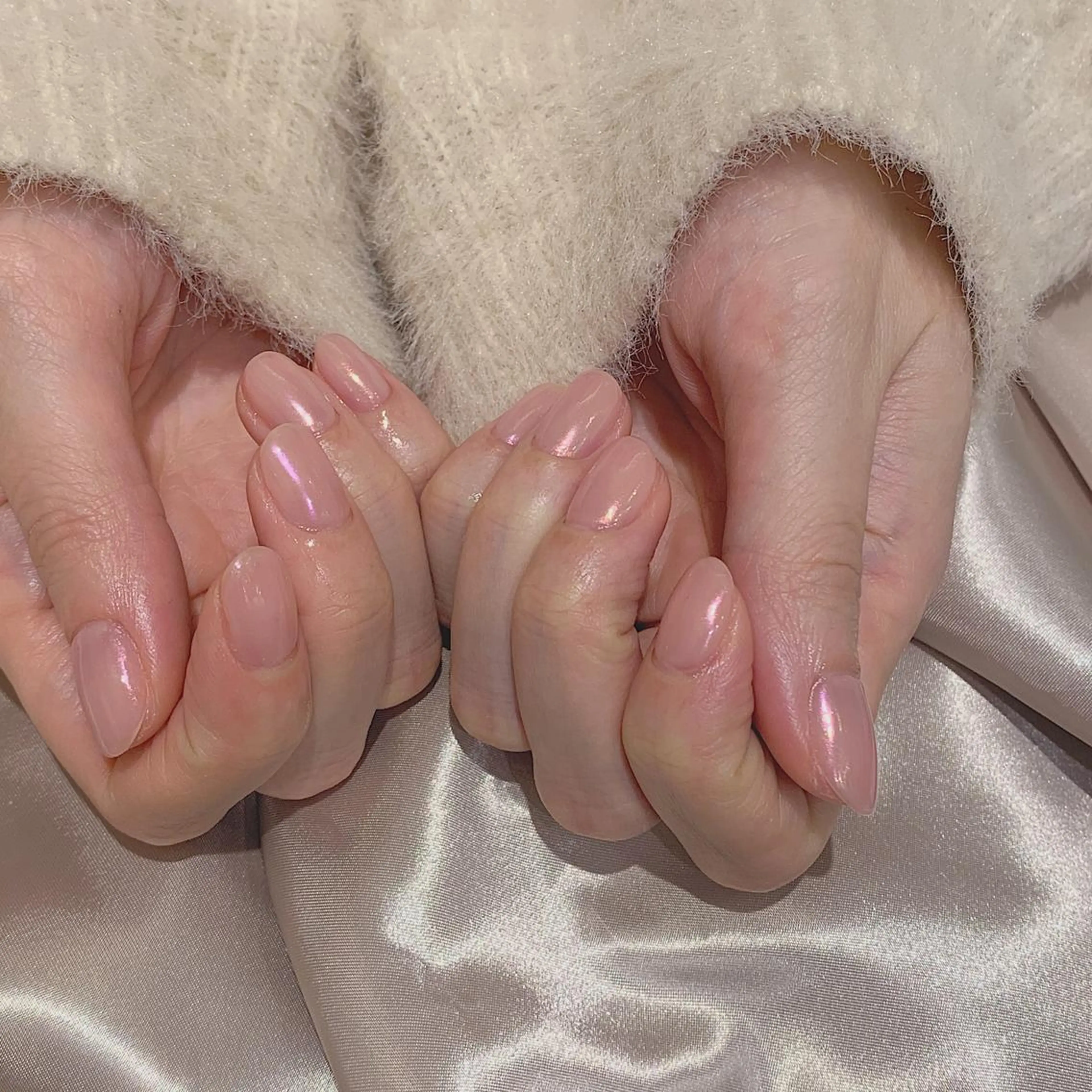 ネイル オーロラネイル 𝘙𝘪𝘰𝘯𝘢 ...🕯🤍のネイルデザイン