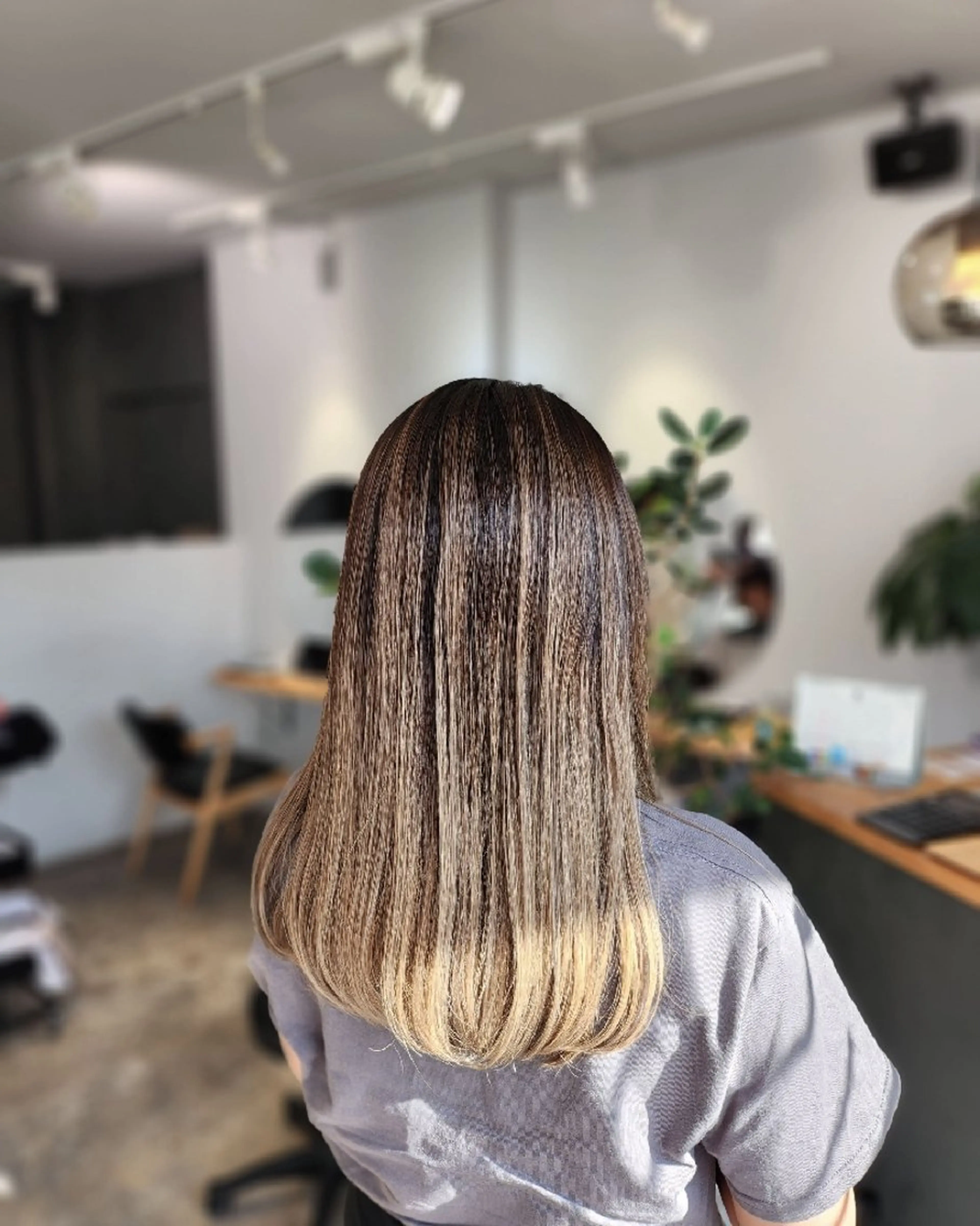 ロング カラー バレイヤージュ ベージュカラー ホワイトベージュ レイヤーカット 金田 拓也のヘアスタイル
