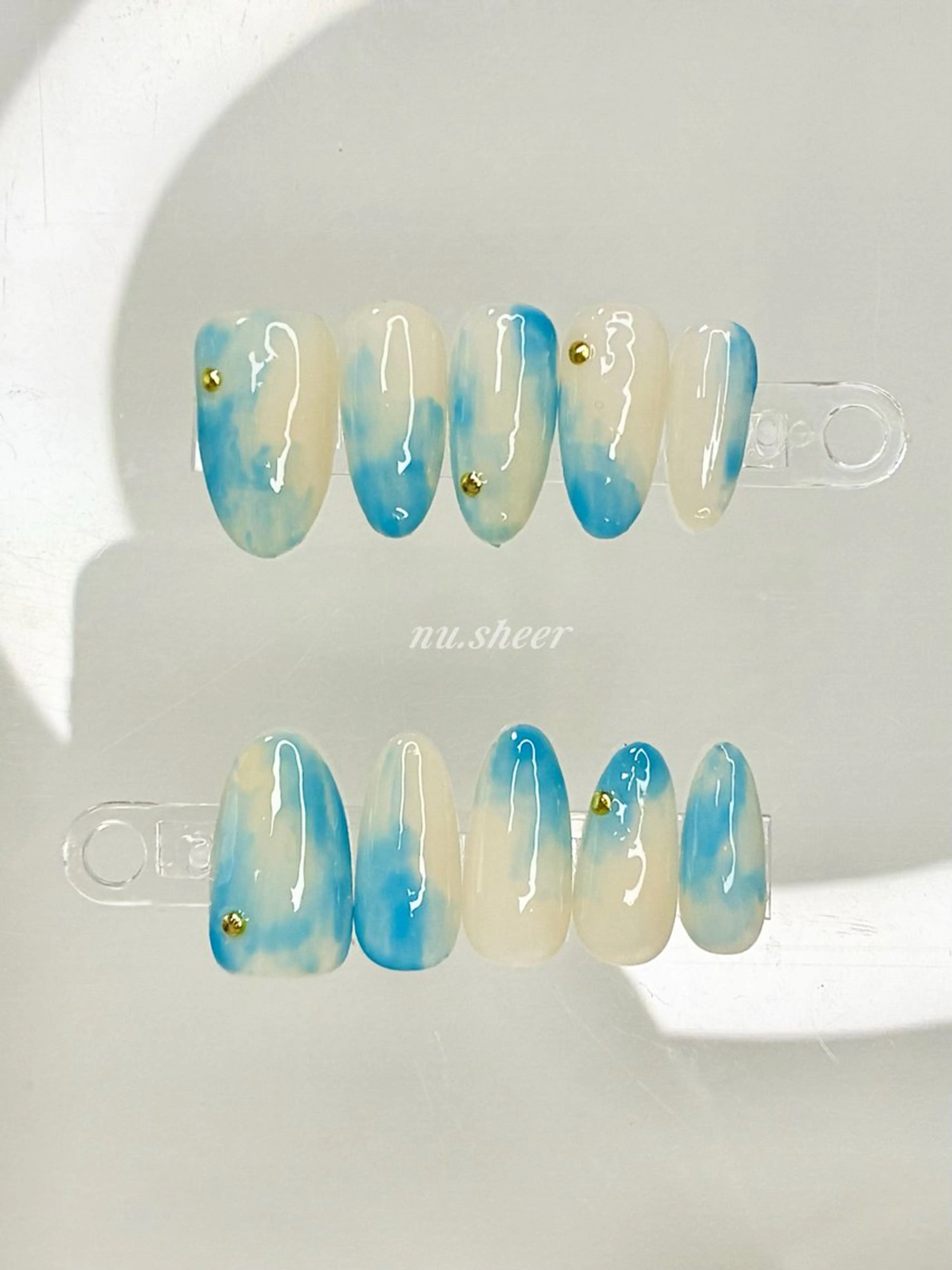 ネイル ブルー ゴールド ニュアンスネイル シンプルネイル ハンドネイル nu.sheer honoのネイルデザイン