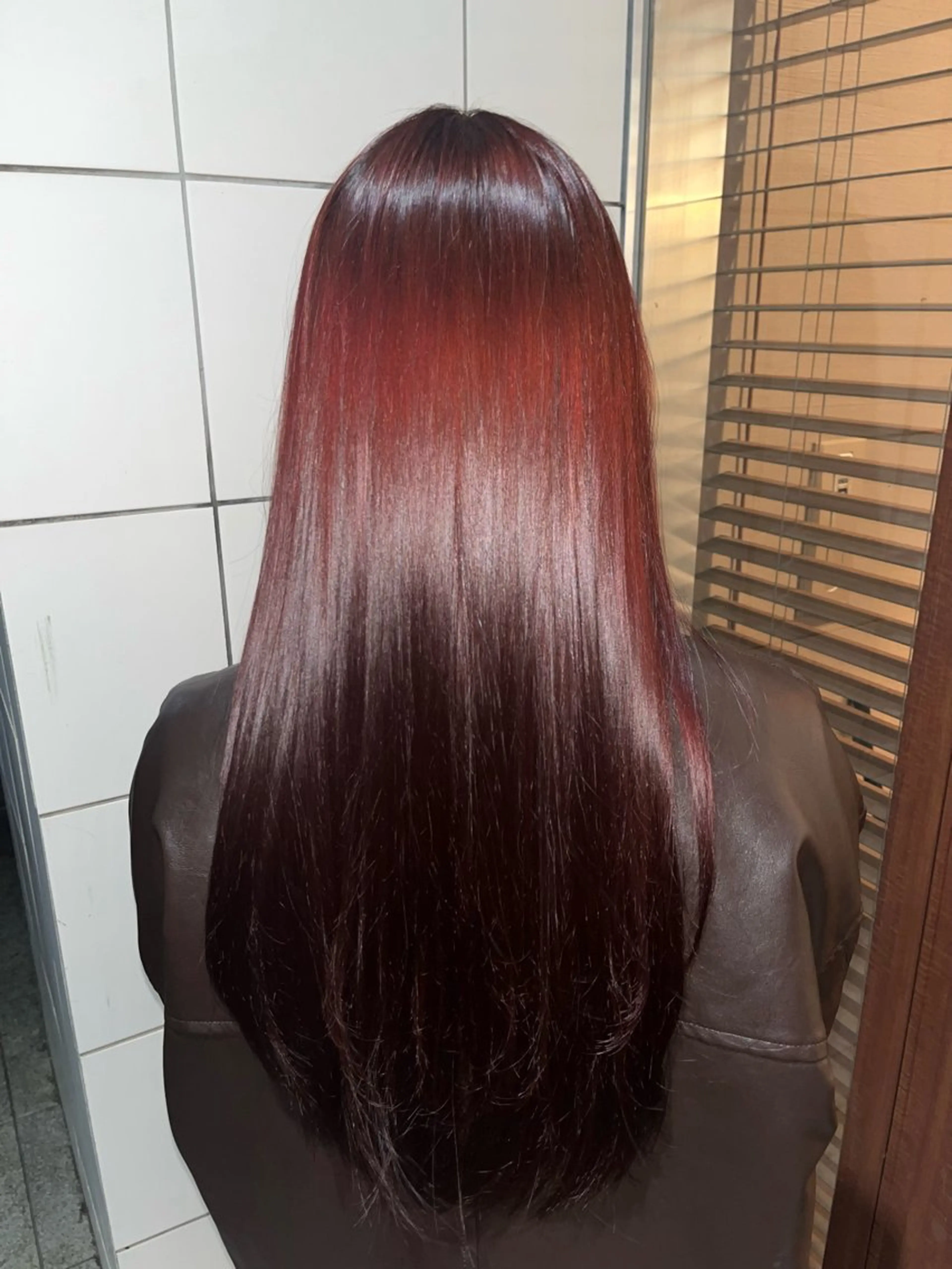 ロング カラー ブリーチ 透明感カラー ブリーチなしカラー レッドカラー ヘアカラー トリートメント 遠藤 巴菜のヘアスタイル