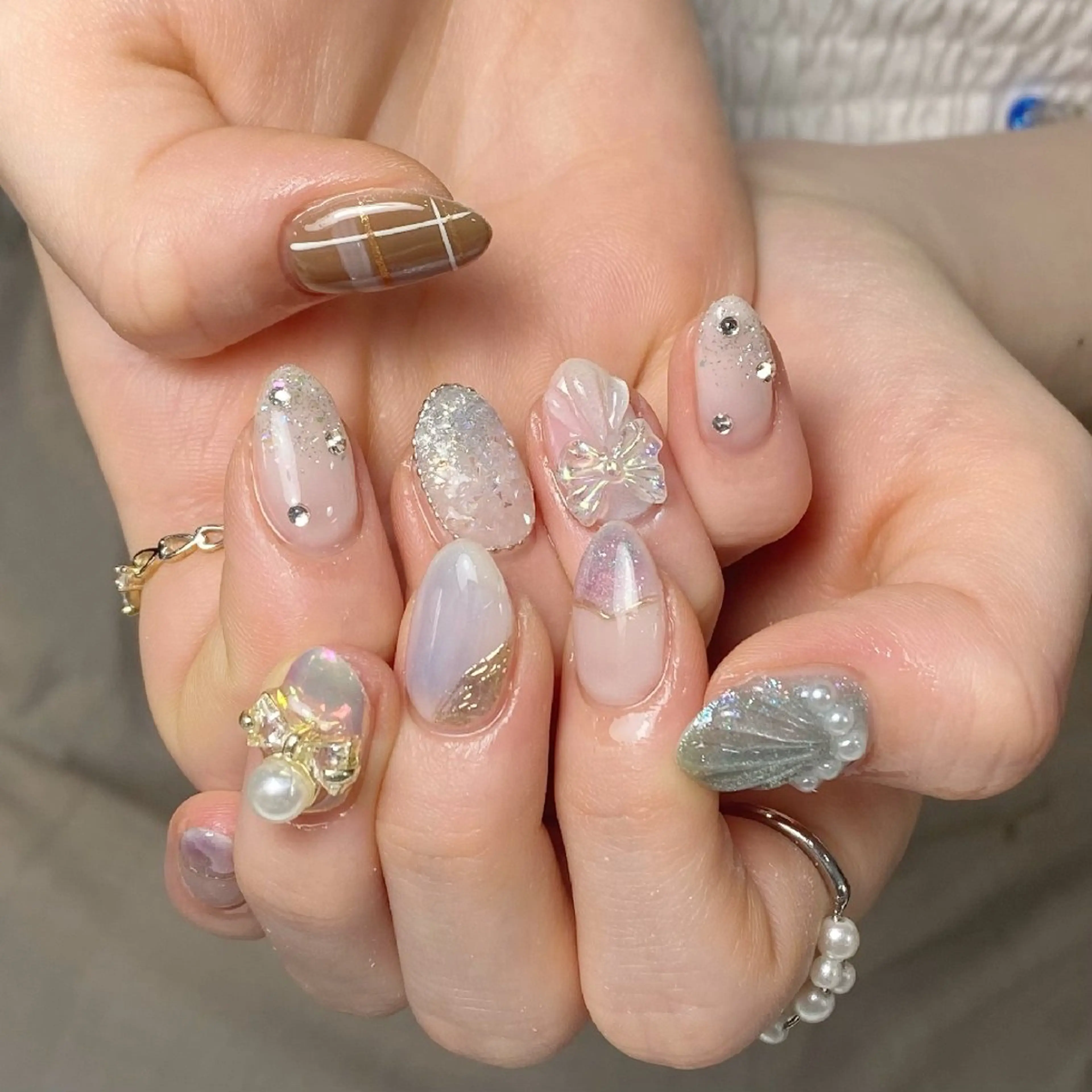 ネイル チークネイル フレンチネイル ジェルネイル ガーリー キラキラネイル ハンドネイル UM Nail Salonのネイルデザイン
