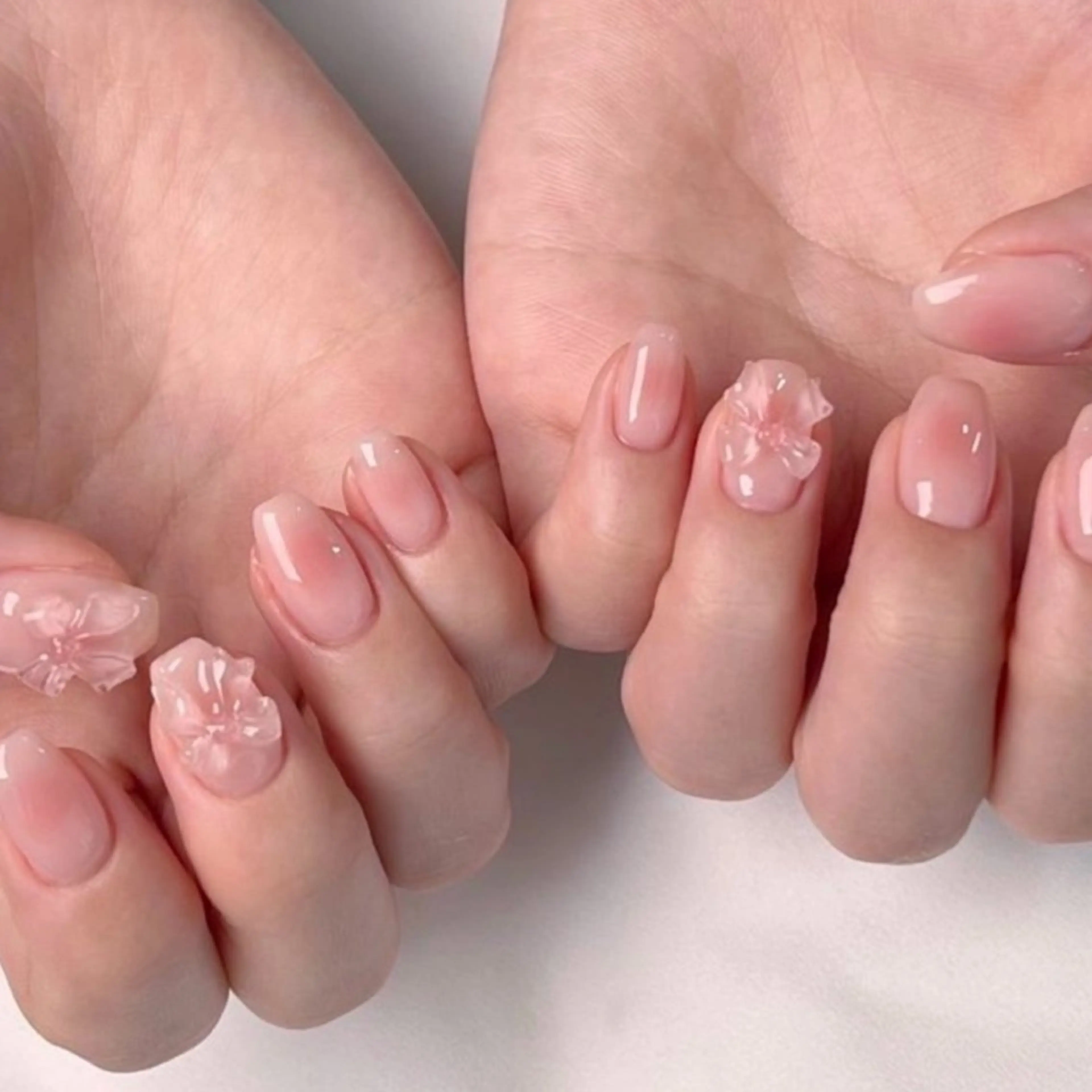 ネイル キラキラネイル 韓国ネイル 水色 マグネットネイル ミラーネイル ハンドネイル ハンドケア Akina Nailのネイルデザイン