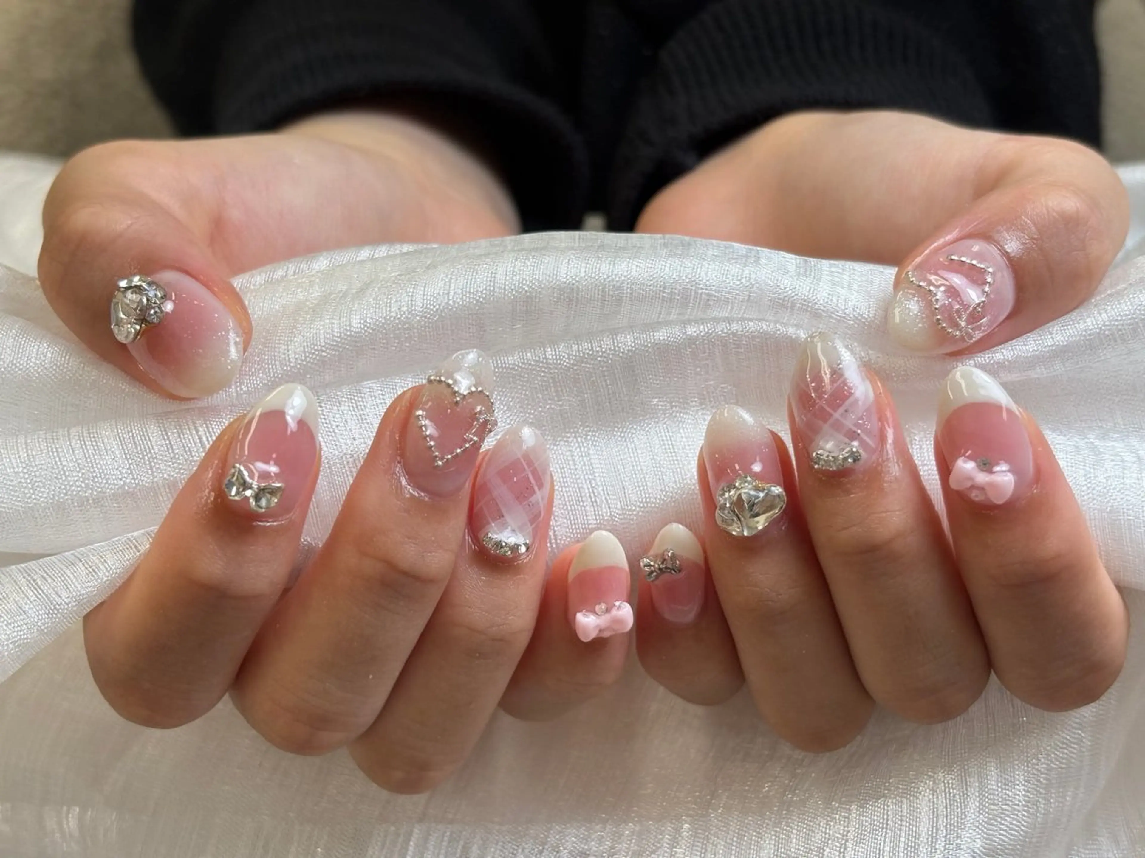 ネイル グラデーション キラキラネイル ワンカラーネイル 冬ネイル Jenn Nail Salonのネイルデザイン