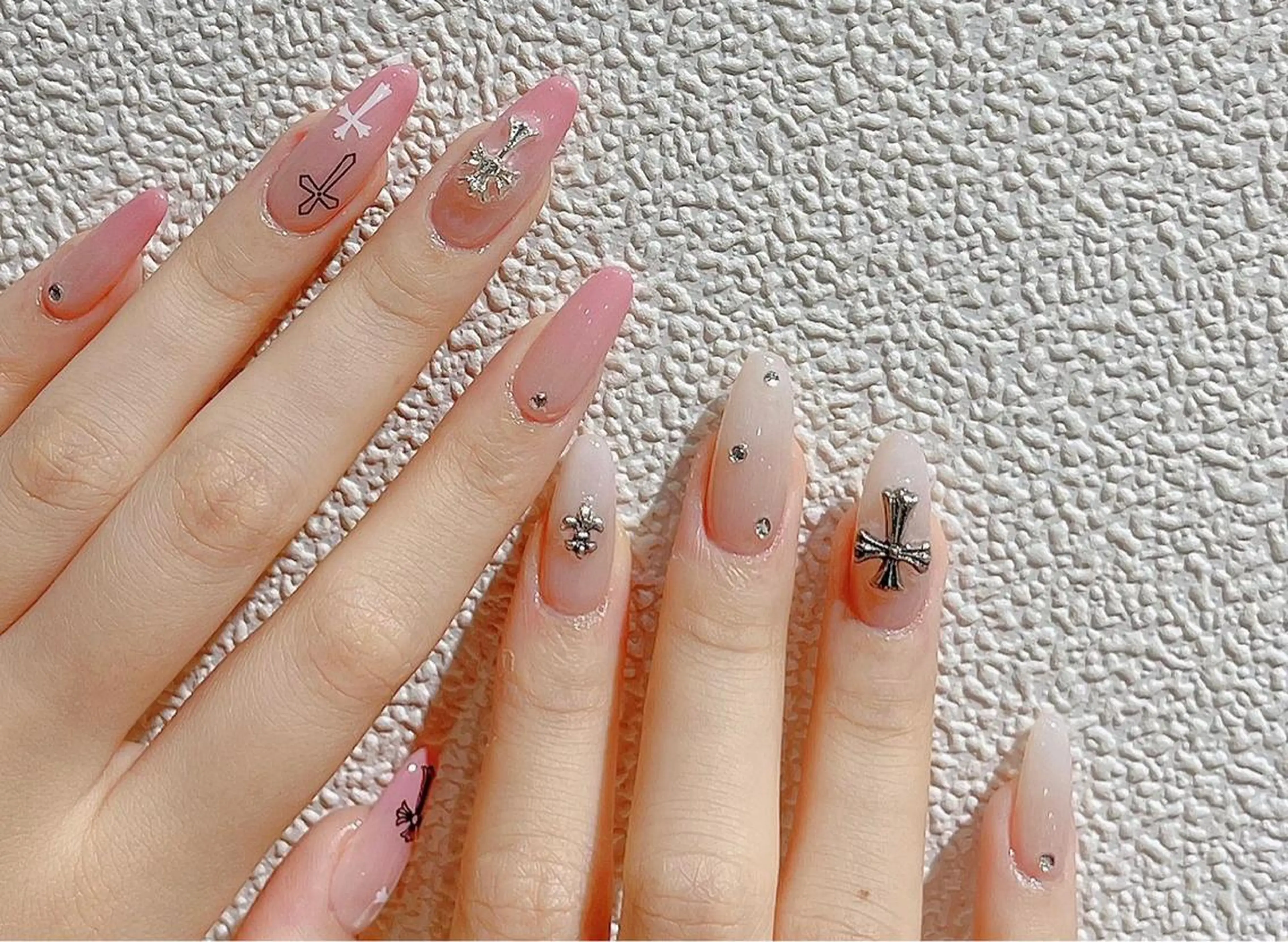 ネイル ハンドネイル AngelChris ビューティーサロンのネイルデザイン