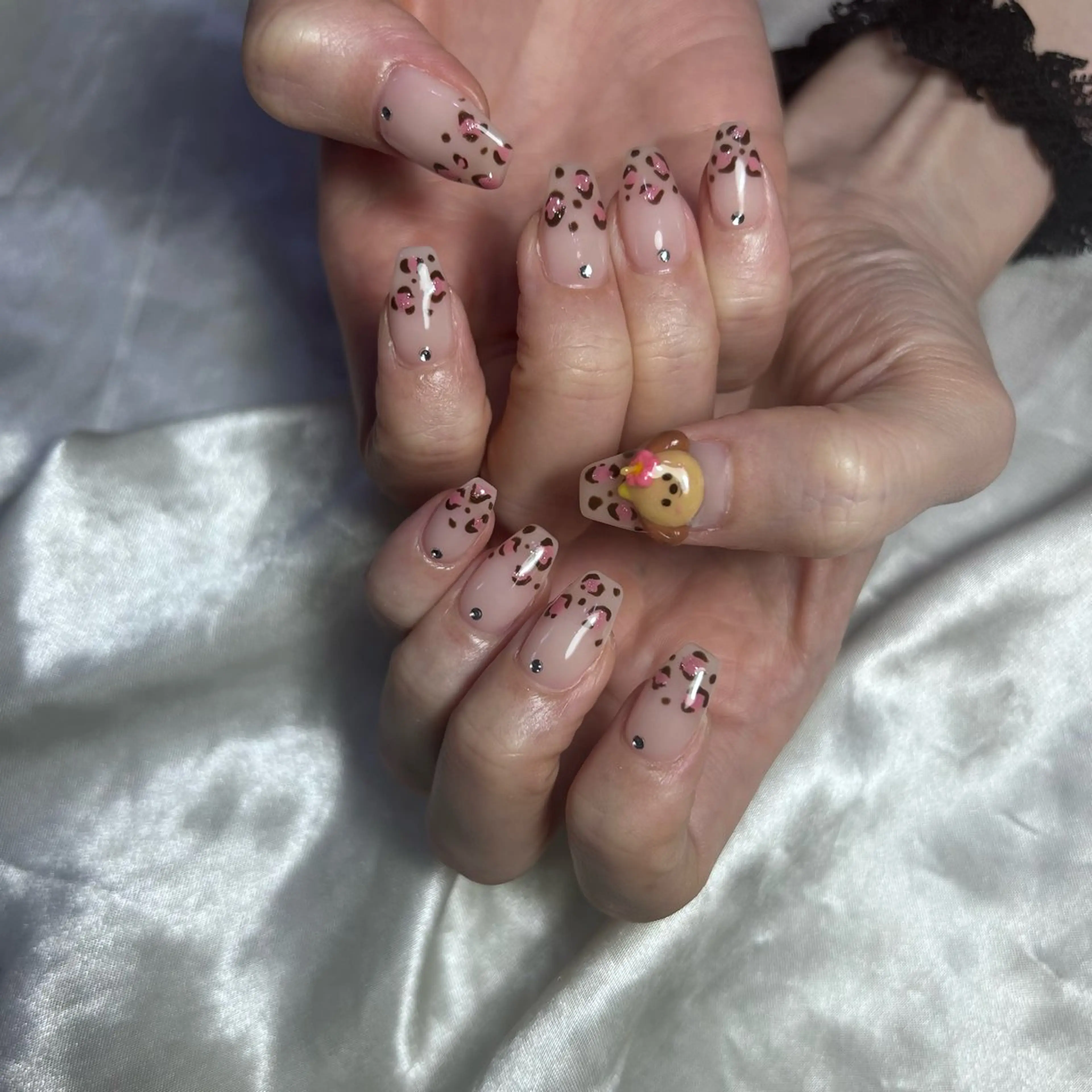 ネイル ハンドネイル 西岡 杏のネイルデザイン