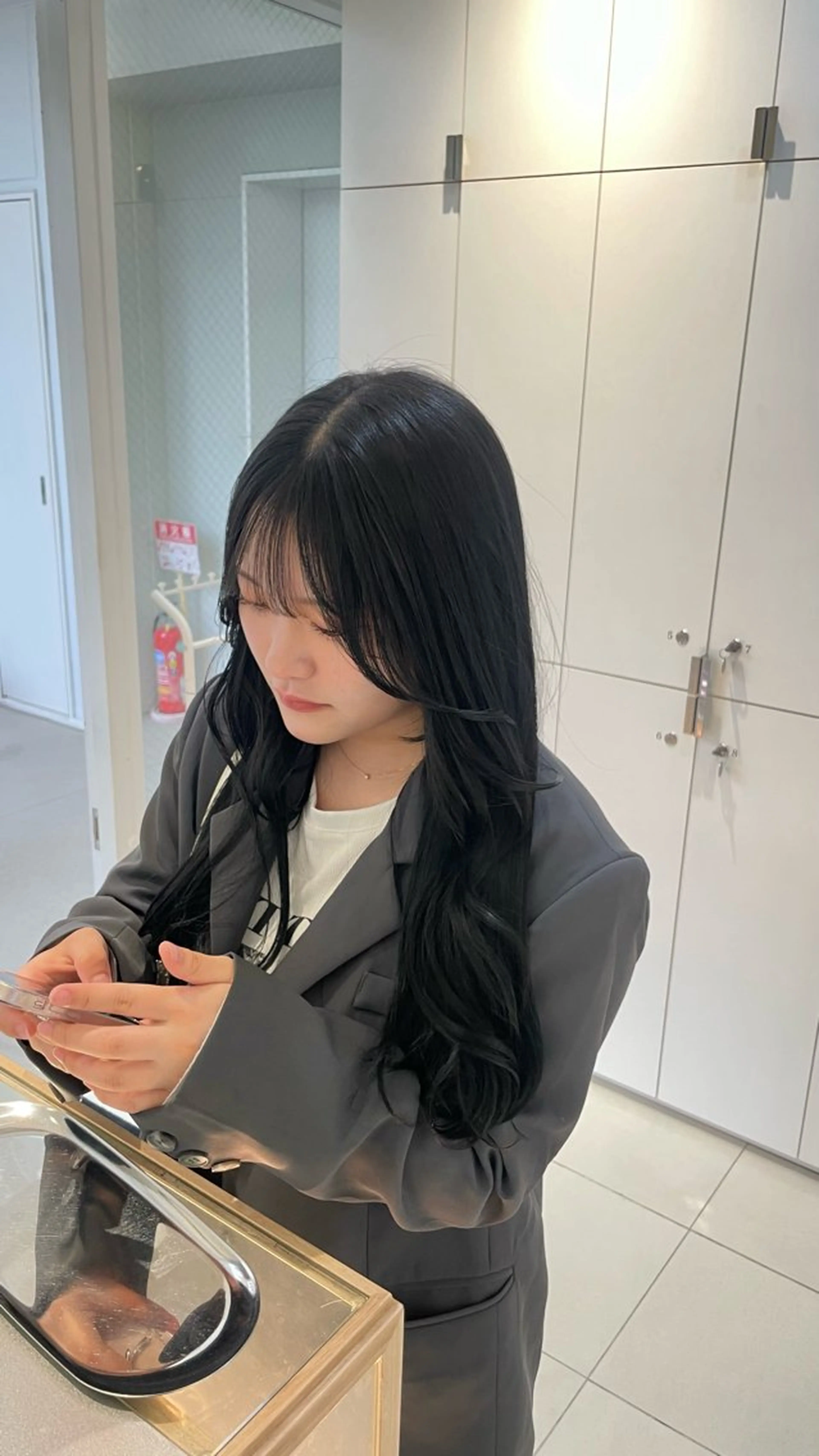 ロング カラー グレージュ 顔周りカット レイヤーカット 小顔カット カット ヘアカラー トリートメント ツヤ髪/韓国ヘア 💎Nokaのヘアスタイル