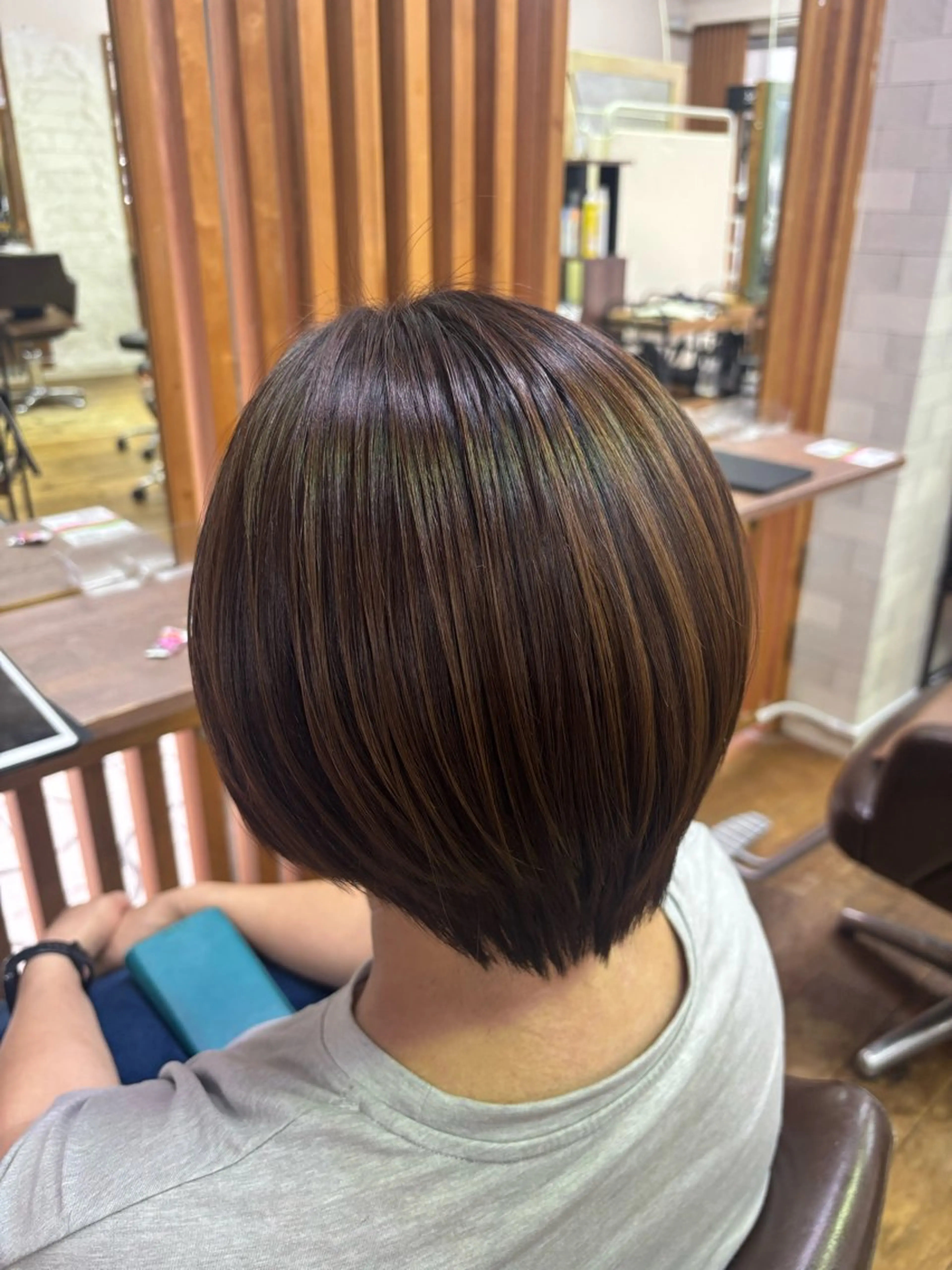 レディースシャンプーカット眉カットはスタッフまでの写真