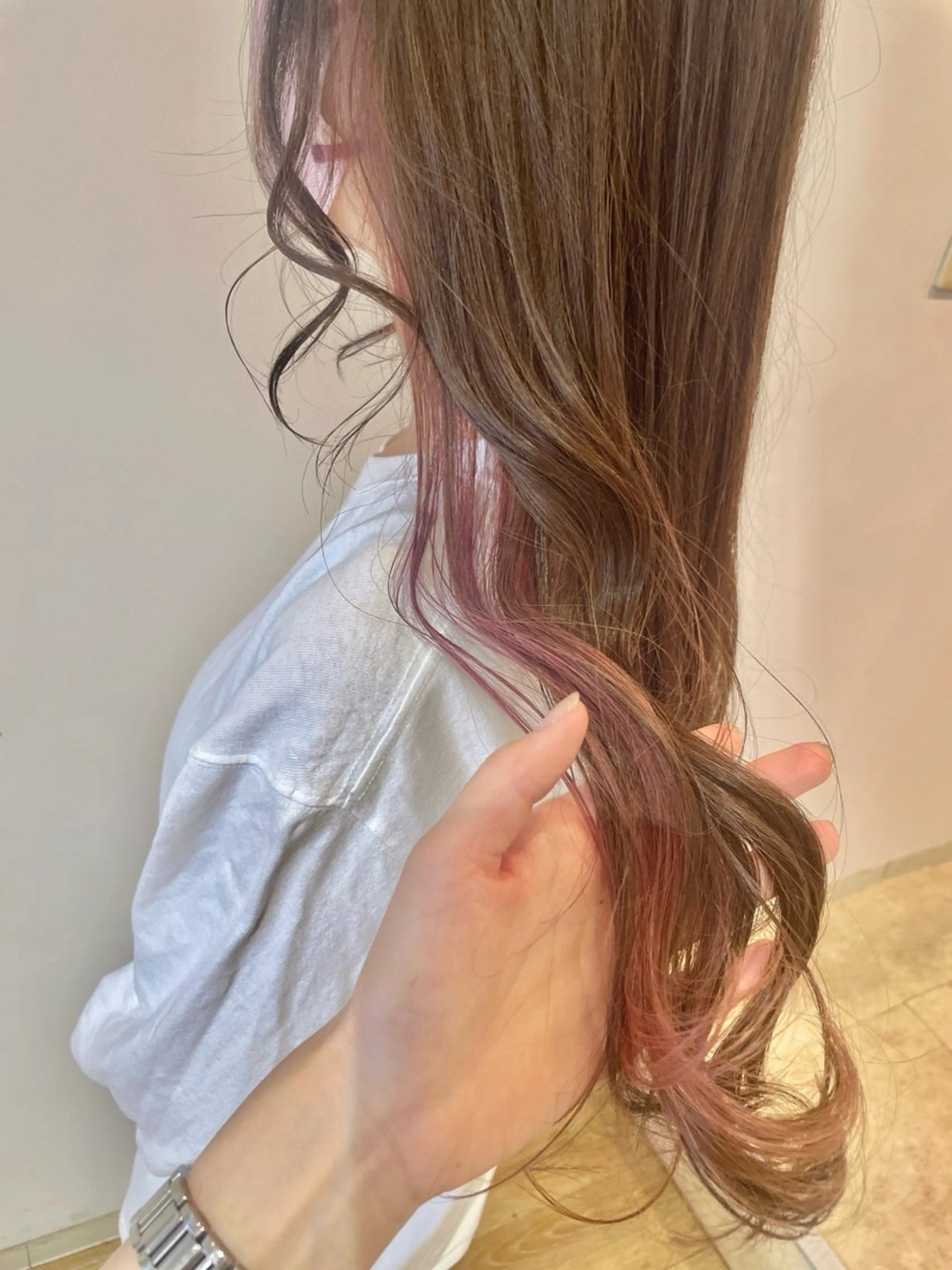 カラー インナーカラー 佐藤 あかりのヘアスタイル