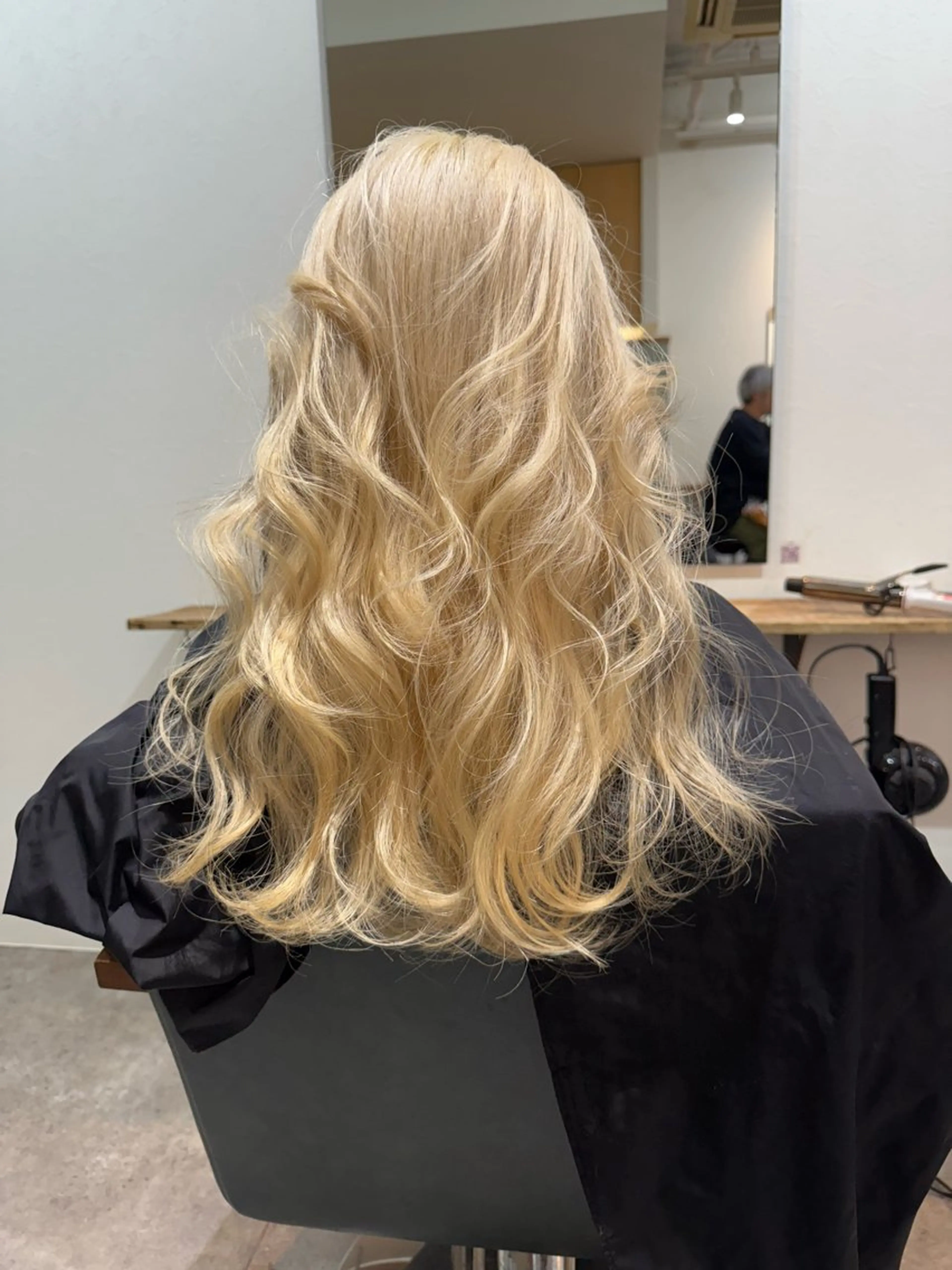 ロング カラー ブリーチ ハイトーンカラー ヘアカラー 森貴裕/ベージュ/ パーマ/オリーブのヘアスタイル