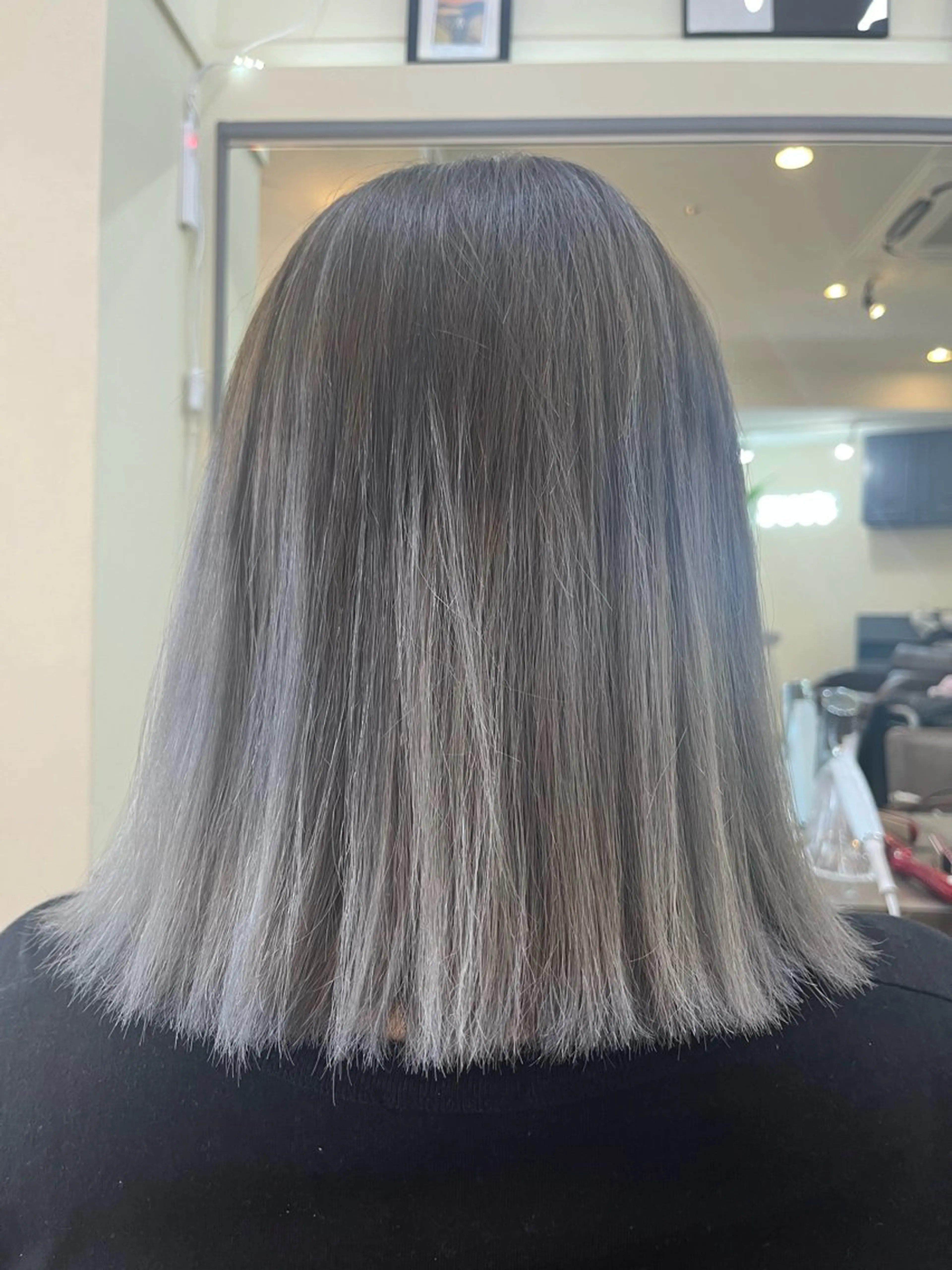 カラー バレイヤージュ ブリーチ ケアブリーチ ダブルカラー イヤリングカラー 戸川 紗良のヘアスタイル