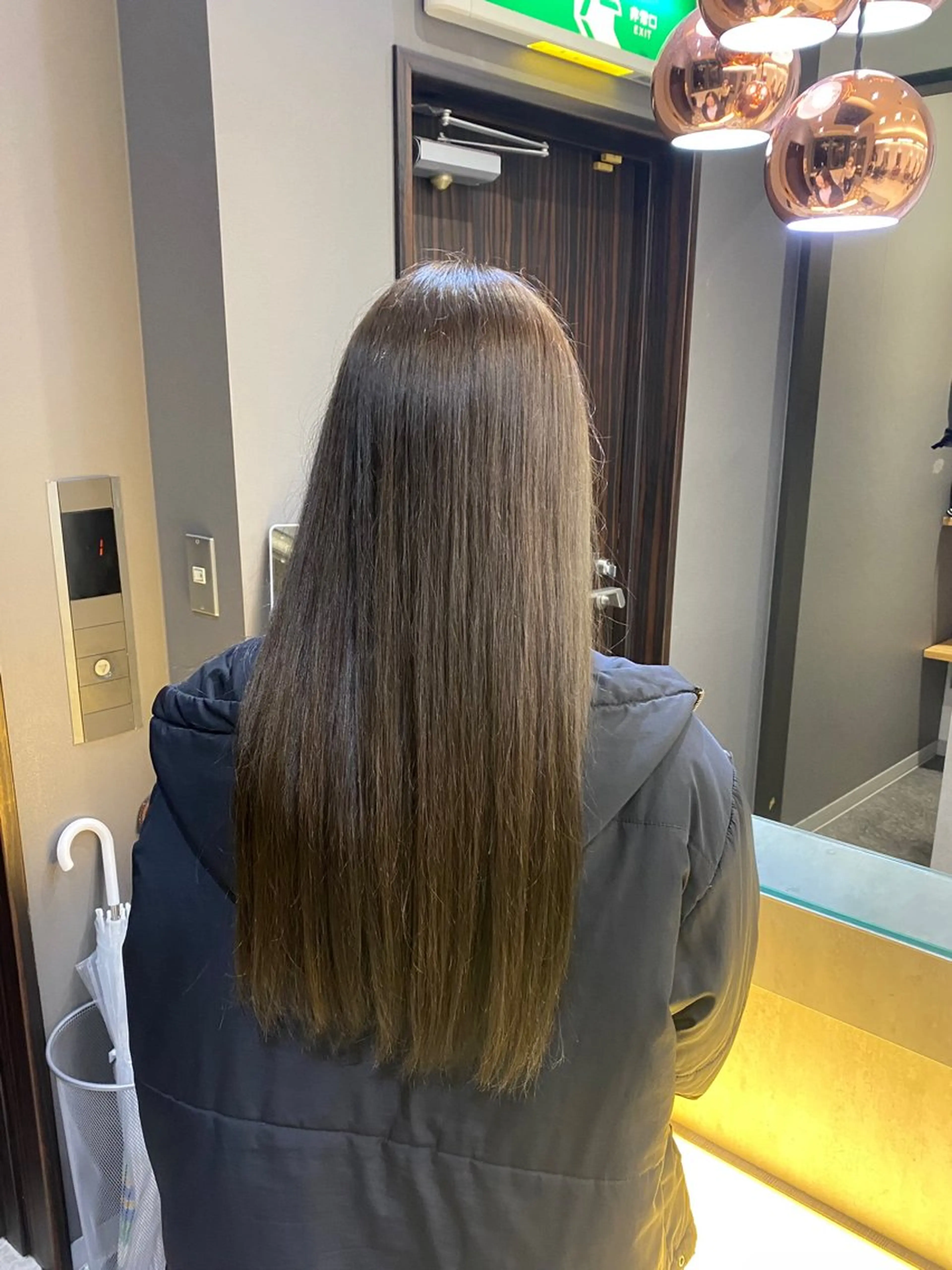 ロング カラー noa 寒色系カラーブリーチのヘアスタイル