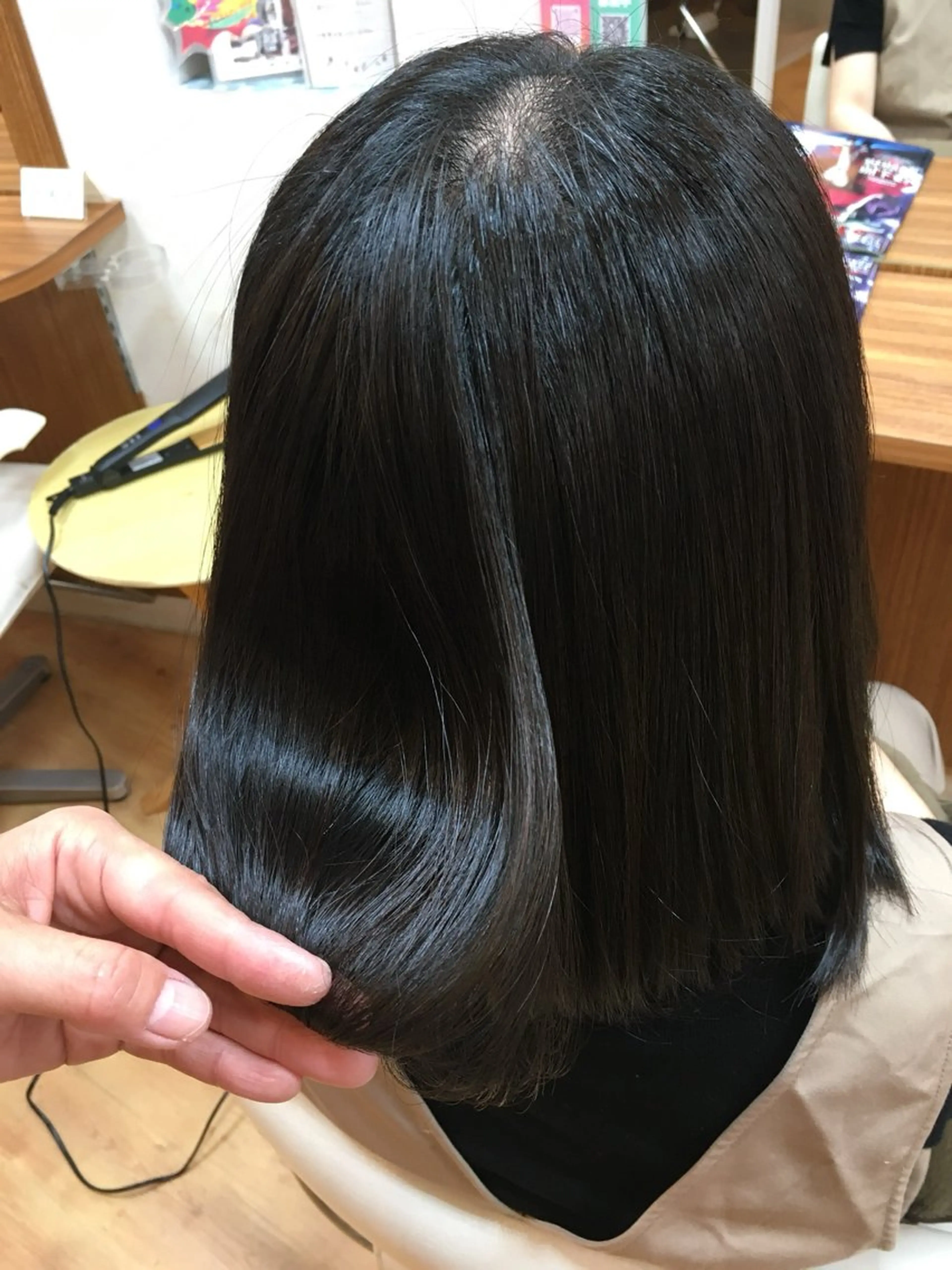 セミロング 湯浅　貴子 ナチュラルストレートのヘアスタイル