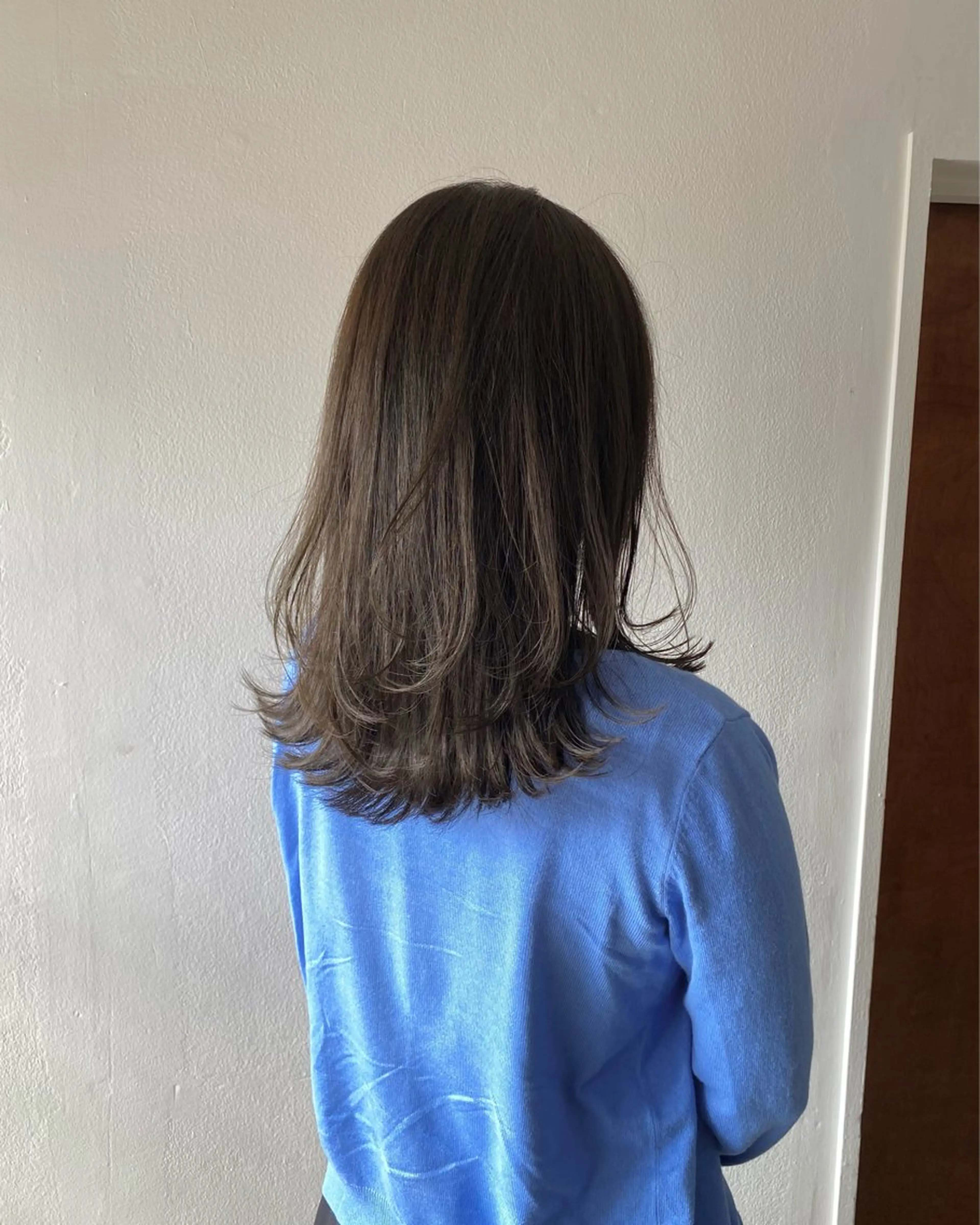 セミロング カラー カット ヘアカラー 暗髪とオリーブ🌿 渡辺拓人のヘアスタイル