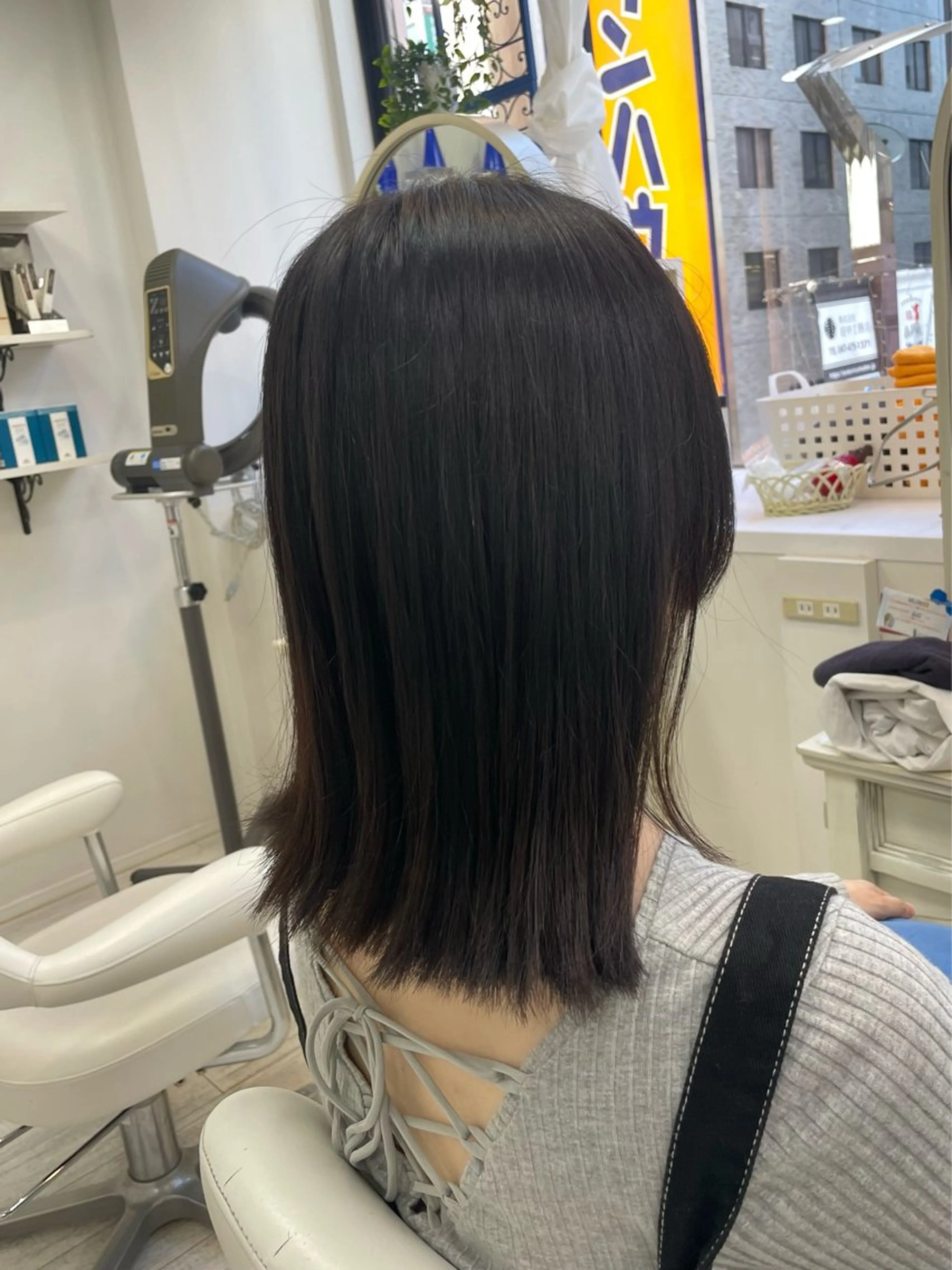 ミディアム 外ハネヘア カット ヘアカラー 新籾 尚哉のヘアスタイル