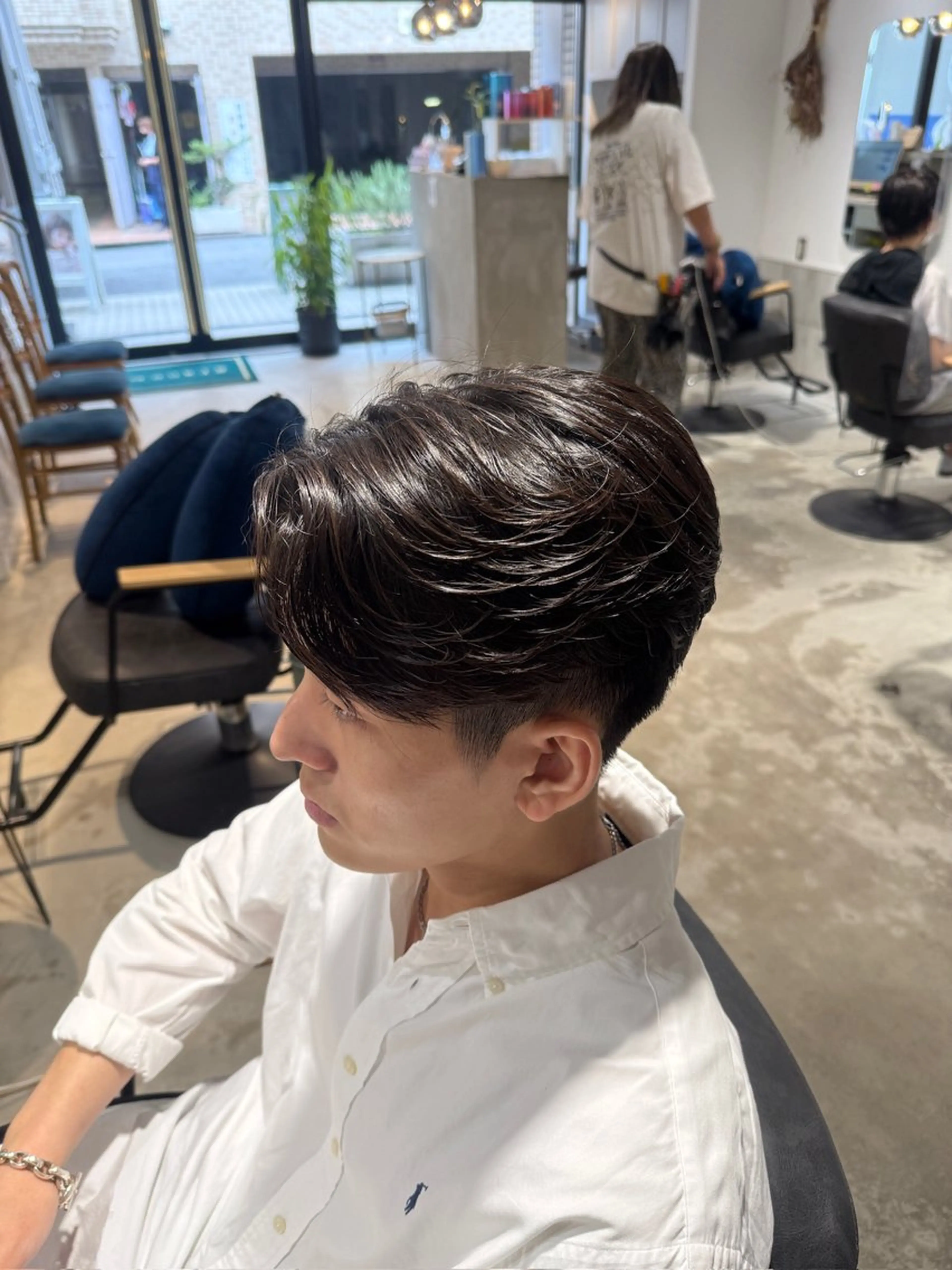 ショート パーマ メンズ センターパート メンズ韓国風 メンズパーマ 韓国風ヘア ニュアンスパーマ カット パーマ メンズカットパーマ ✂️ JOYAのヘアスタイル