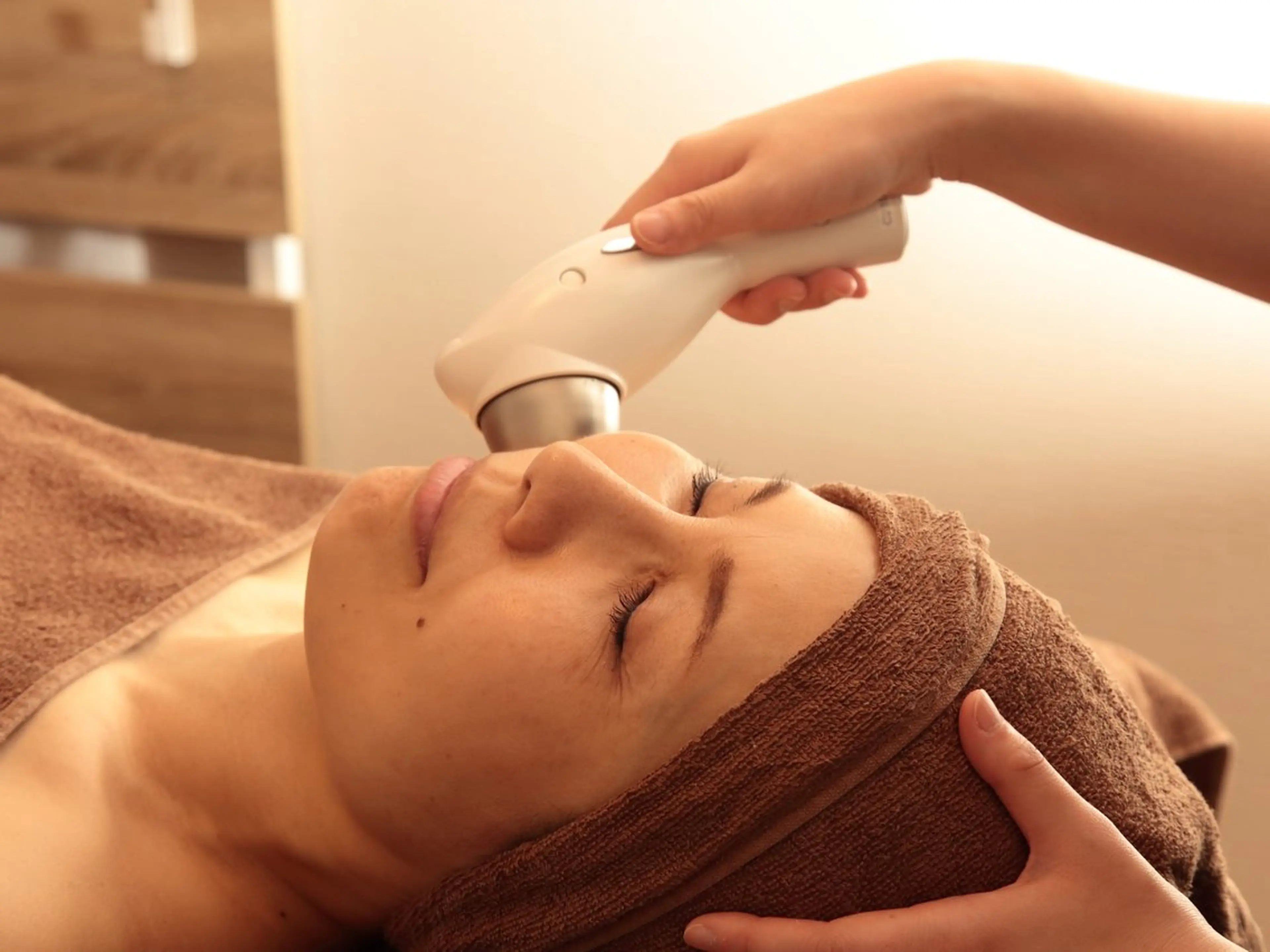 【小顔！美肌！】超音波×イオン導入で小顔&毛穴レスのたまご肌に♪40分4,400円の写真