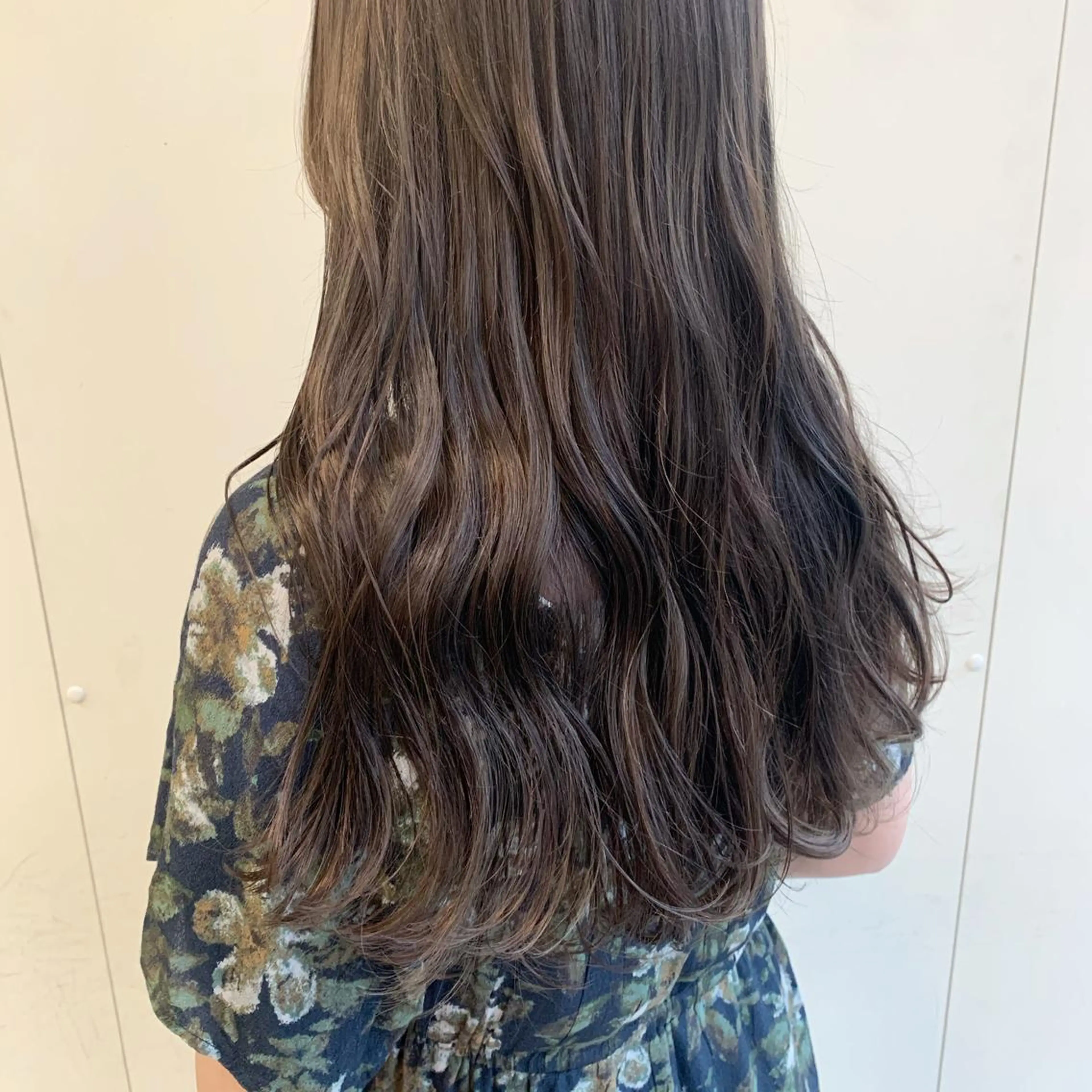 カラー 山口 莉奈のヘアスタイル