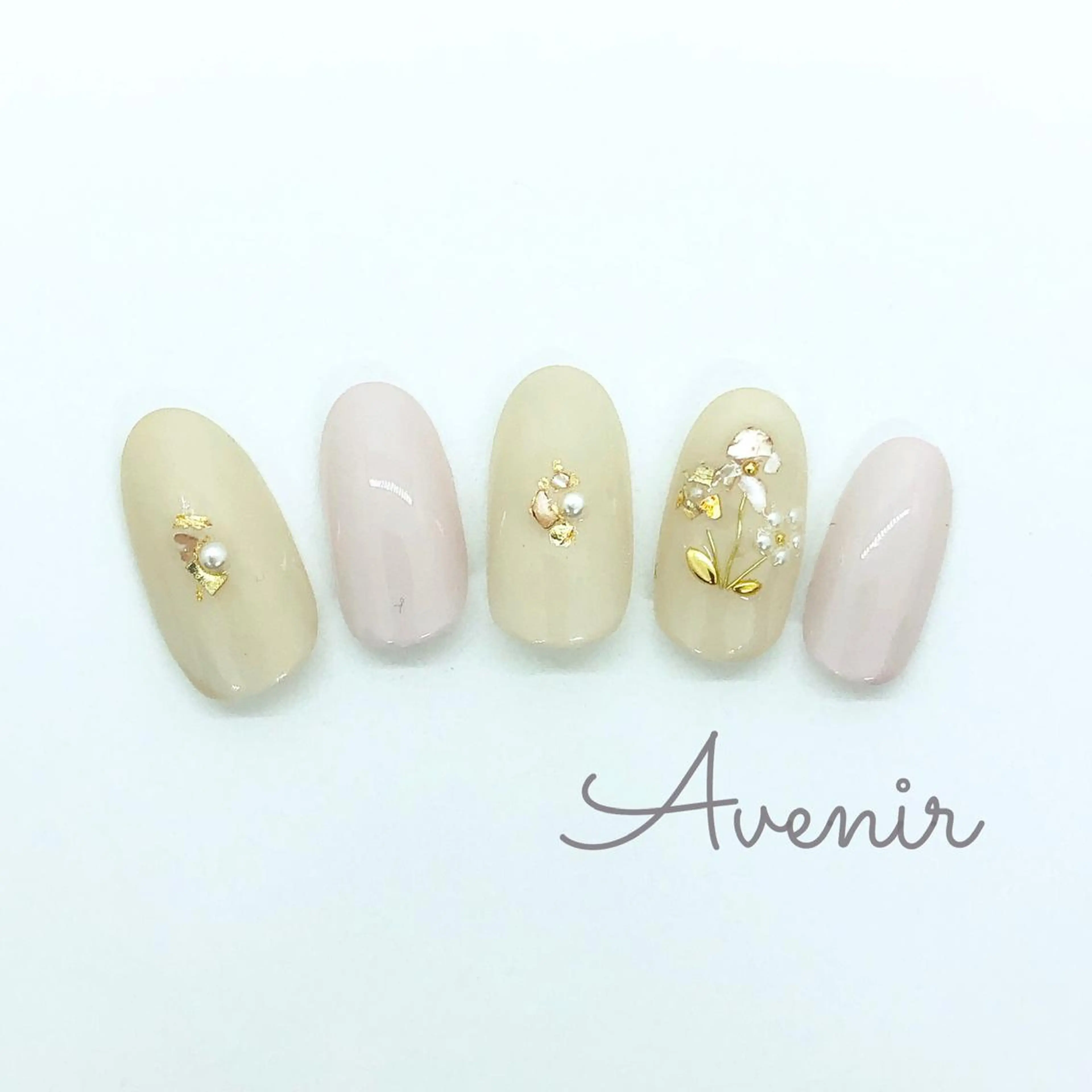 ネイル Avenir 表参道 nail＆eye予約のネイルデザイン