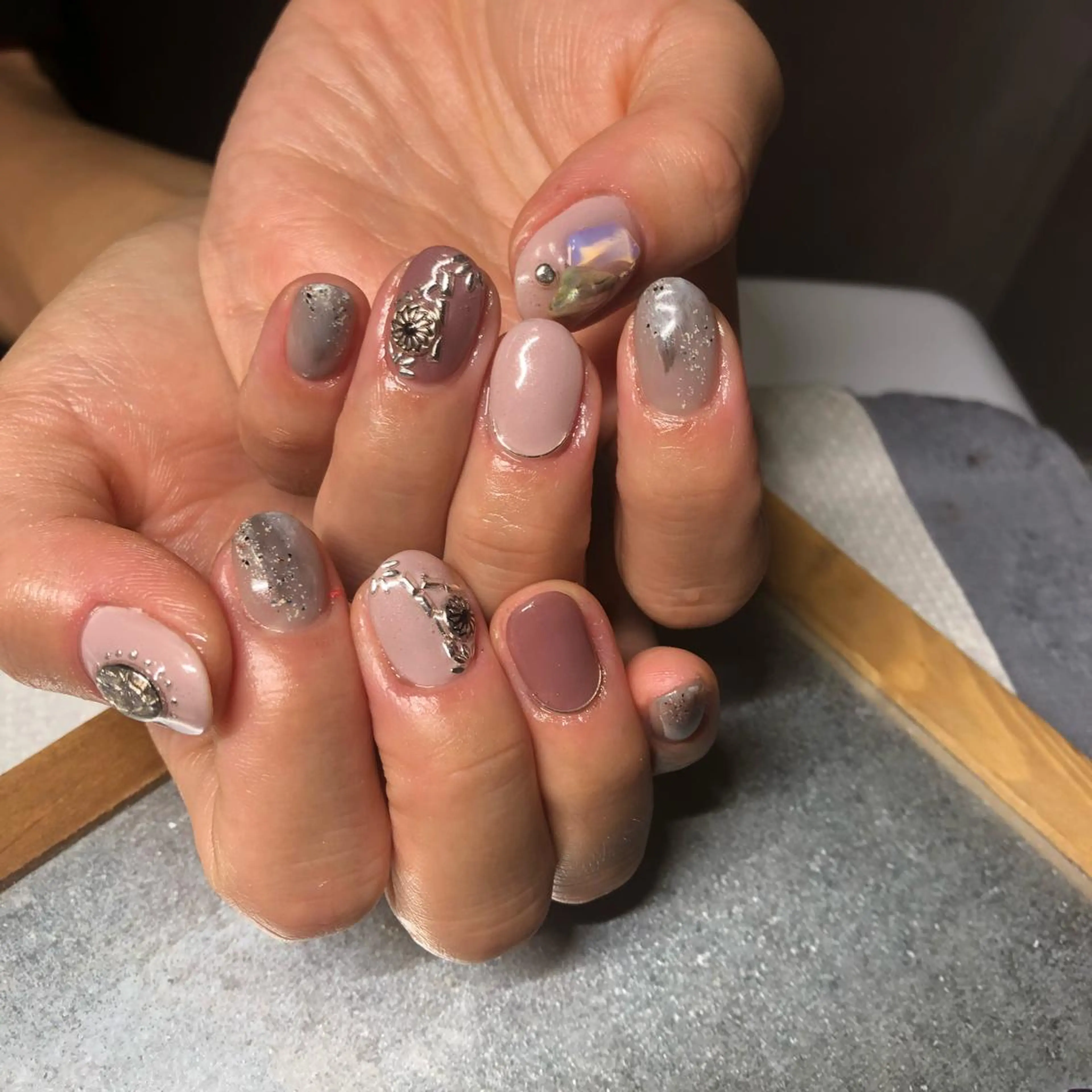 ネイル シルバー 口コミ5.0 Mizuki.aのネイルデザイン