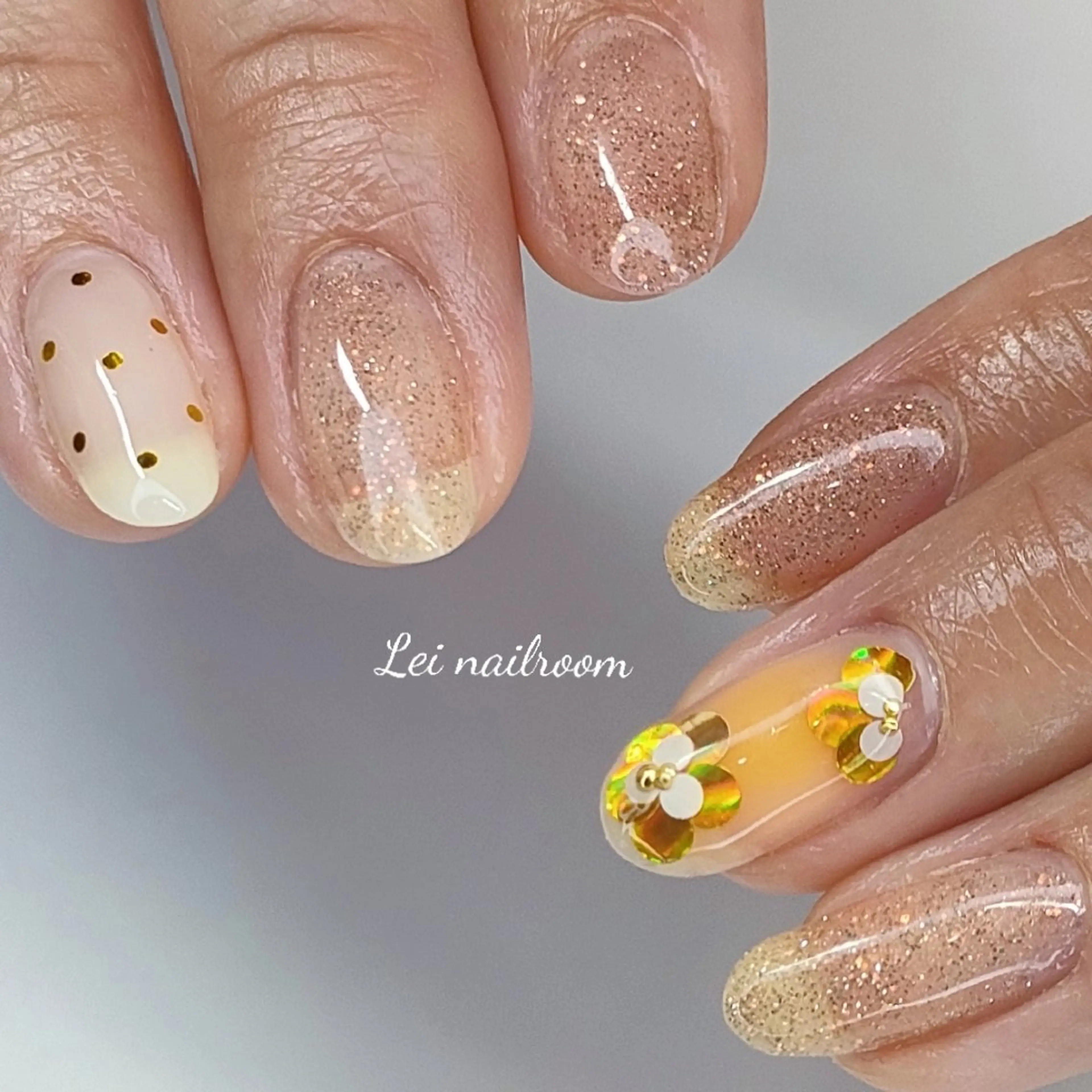 ネイル アートネイル フラワーネイル ホログラムネイル lei🌼 nailroomのネイルデザイン