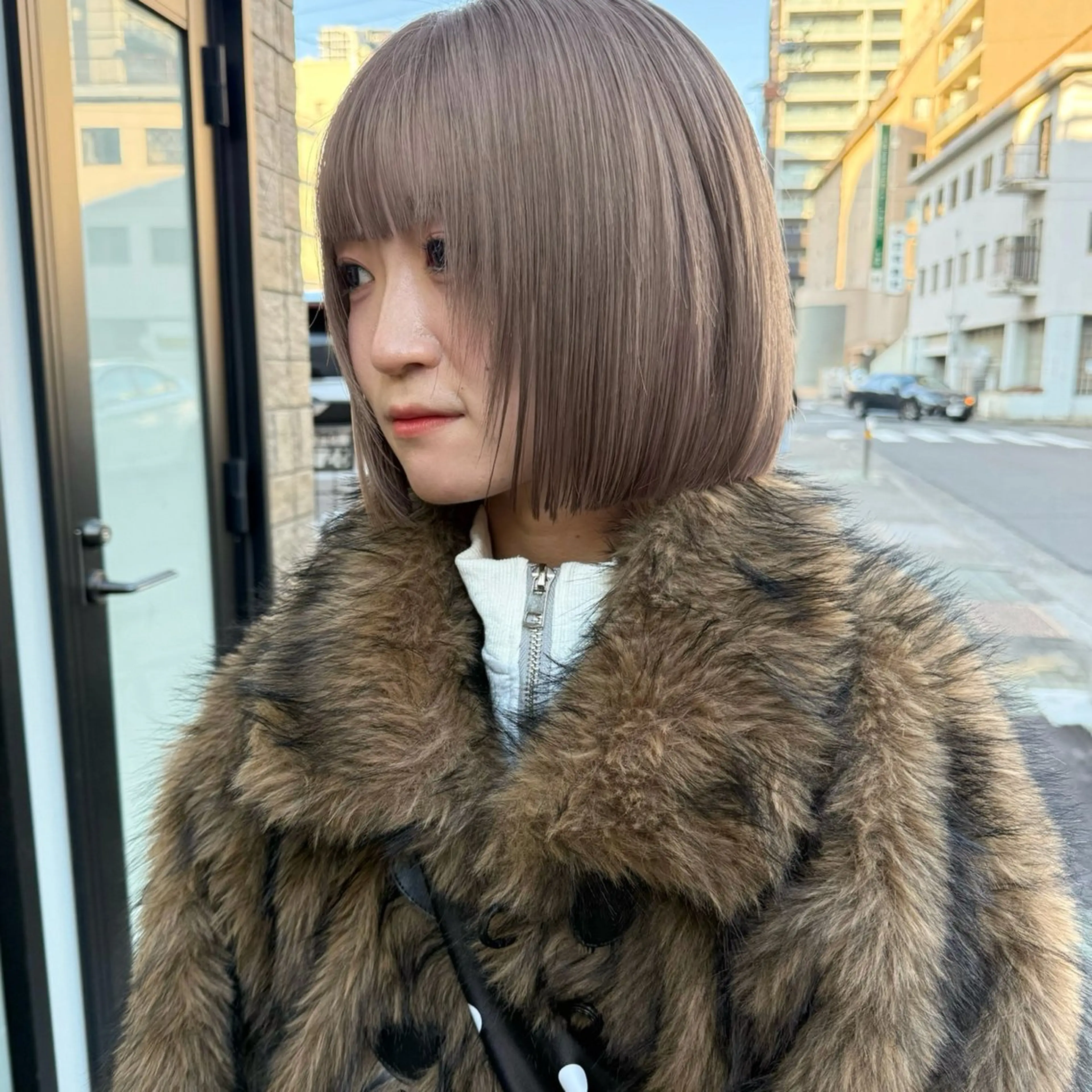 ミディアム カラー グレージュ カット ヘアカラー 舟橋耀/ブリーチカラ ー/レイヤーカットのヘアスタイル