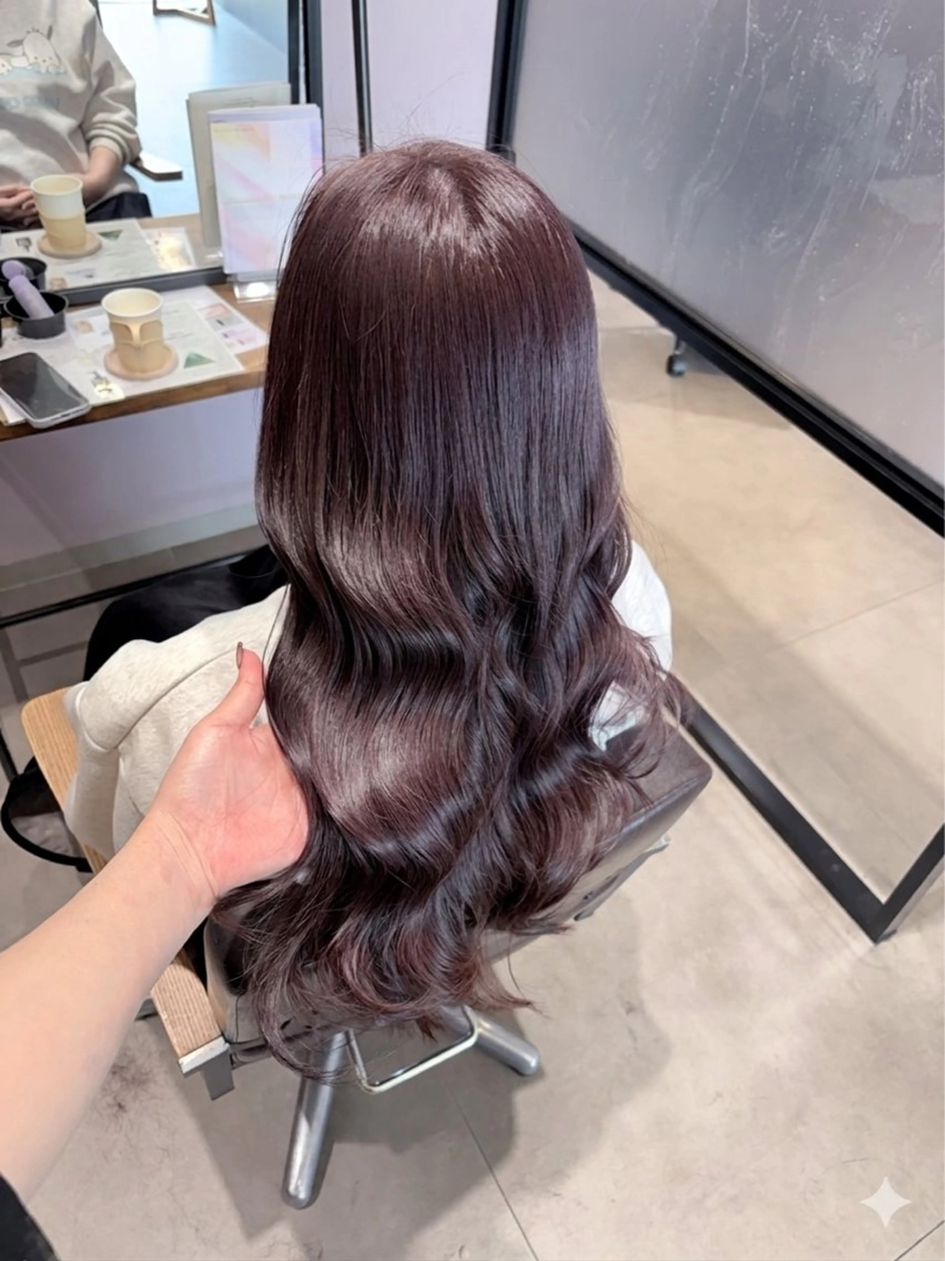 ロング カラー 作野 潮織のヘアスタイル