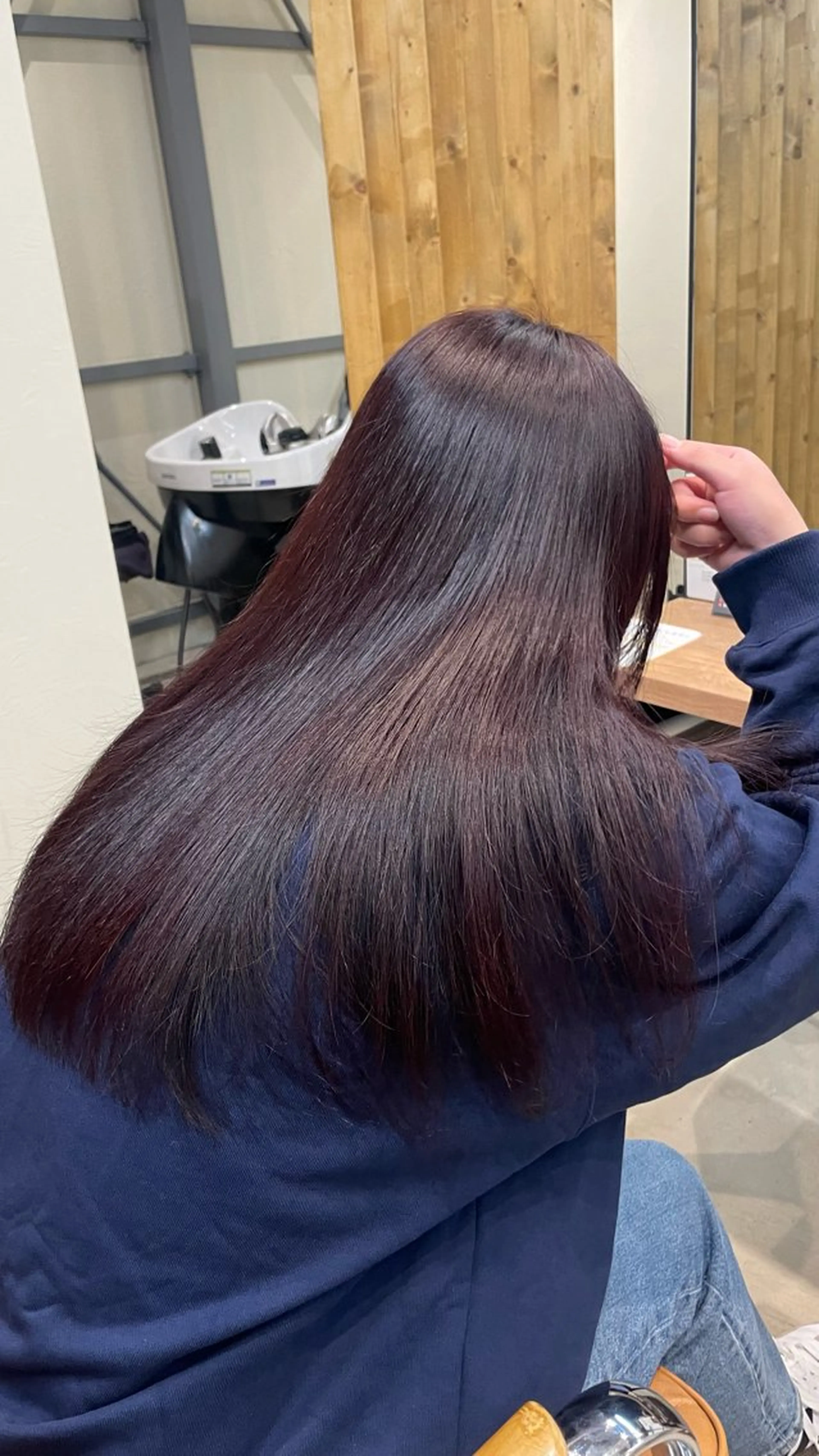 ロング カラー ボルドーカラー I-FLAT 暮石悠菜のヘアスタイル