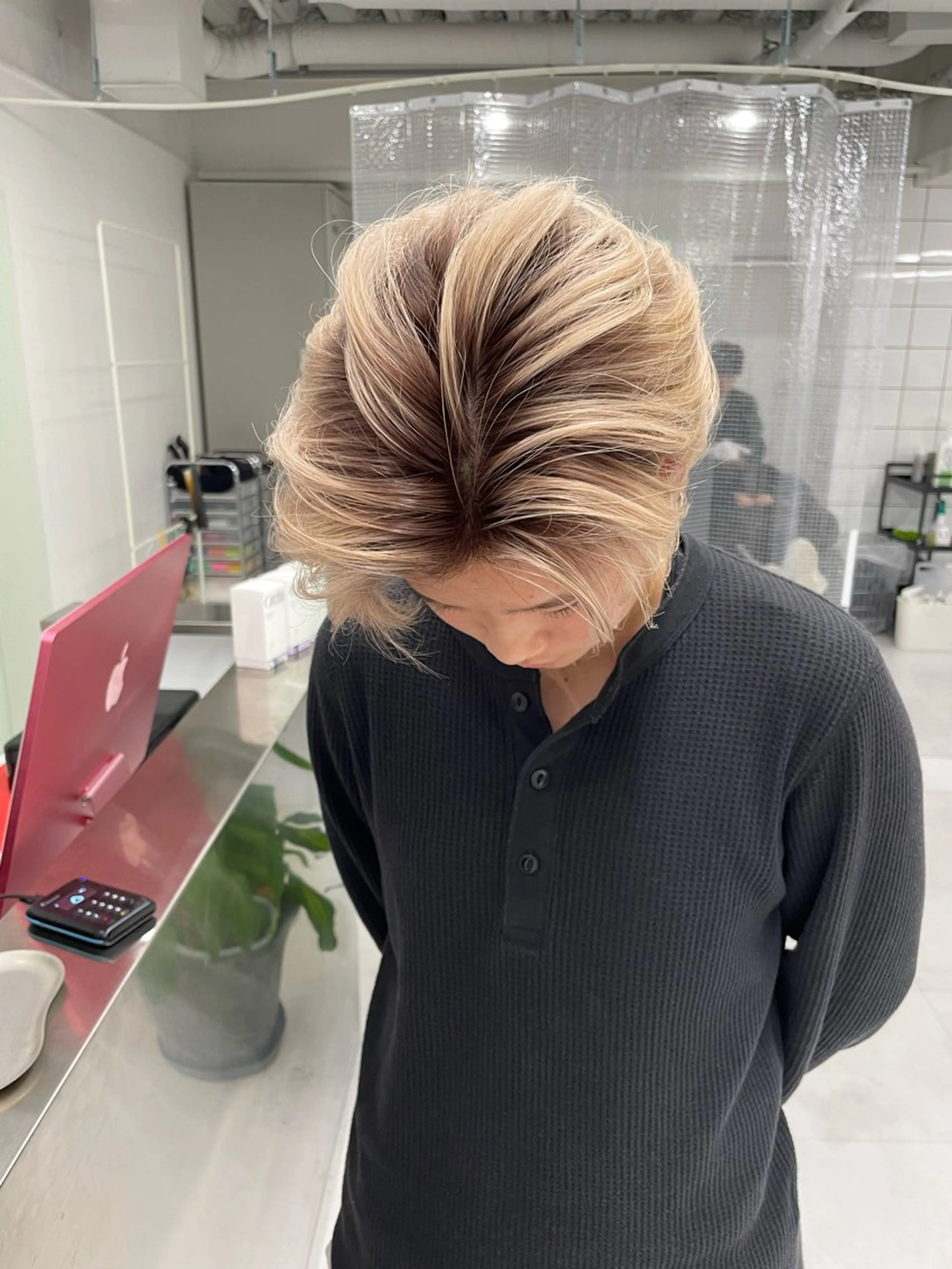 ミディアム カラー メンズ メンズバレイヤージュ メンズブリーチ メンズハイライト バレイヤージュ ブリーチ カット ヘアカラー トリートメント 🎗秋山勇/ GEAR.代表のヘアスタイル