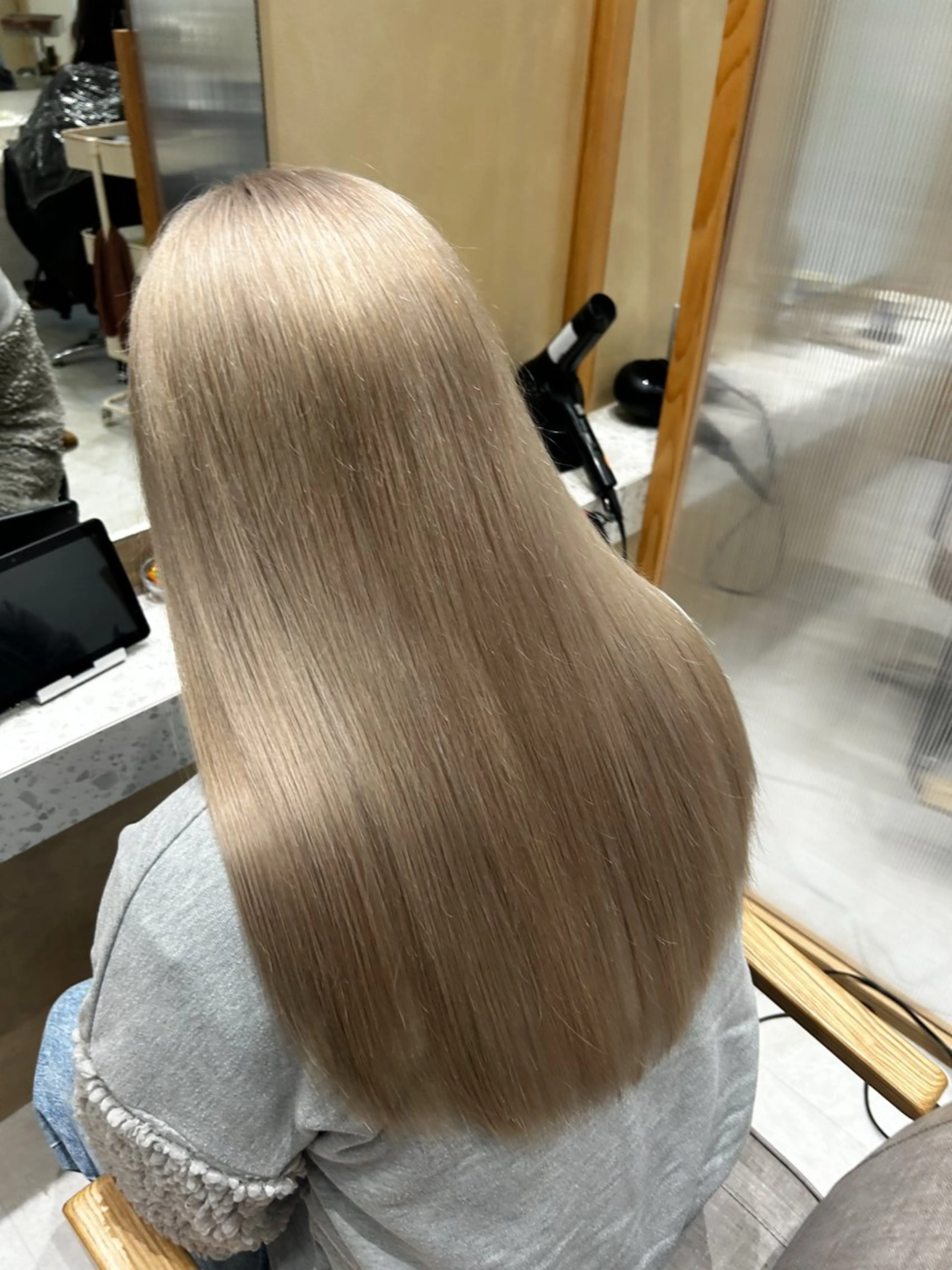 ロング カラー ベージュカラー ブリーチ ミルクティーベージュ ホワイトミルクティーベージュ カット ヘアカラー メンズ特化美容師👾 チカのヘアスタイル