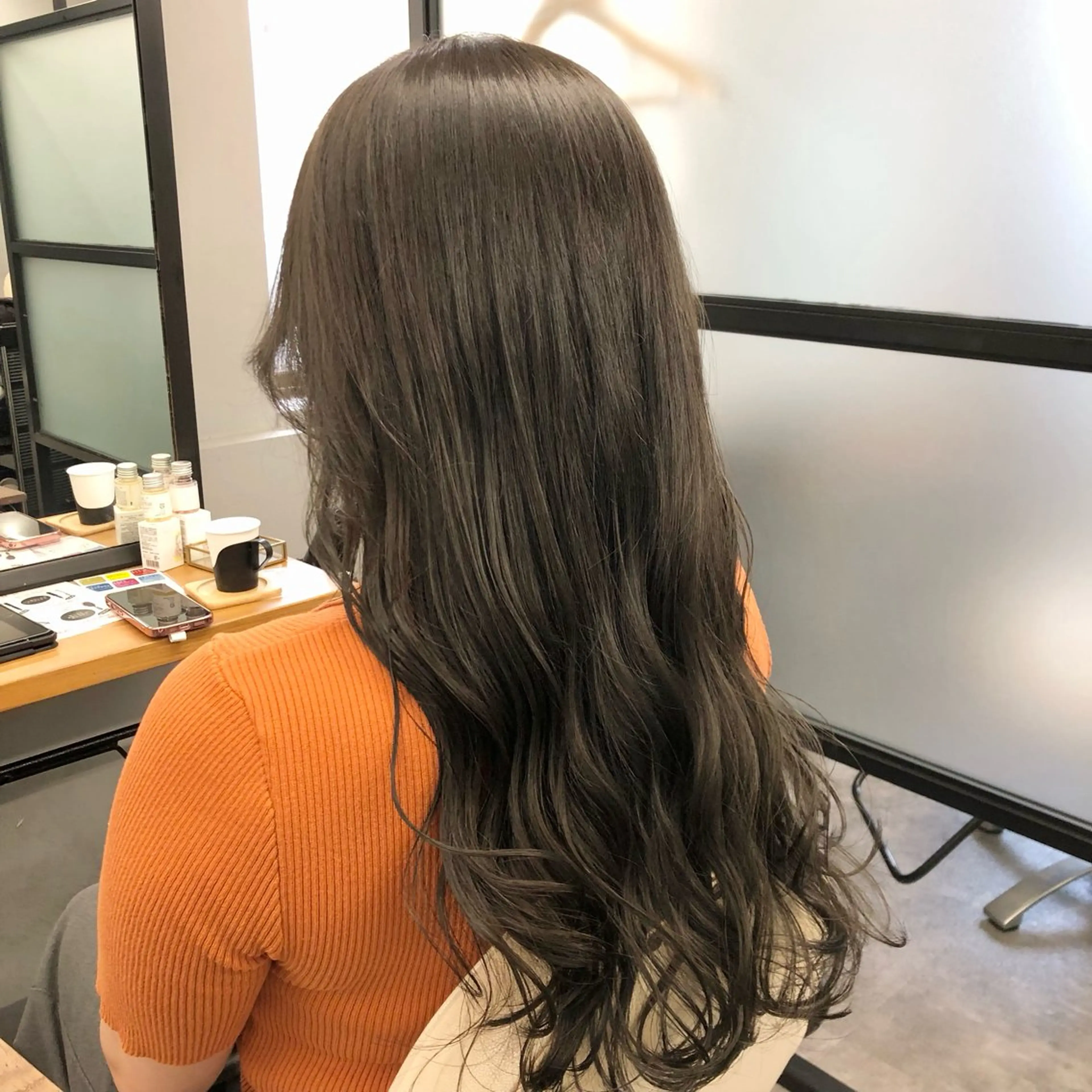 ロング カラー ヘアアレンジ アディクシーカラー アッシュ ベージュカラー 黒髪 ブリーチ カット ヘアカラー JURI🤎 ワンカールレイヤーのヘアスタイル