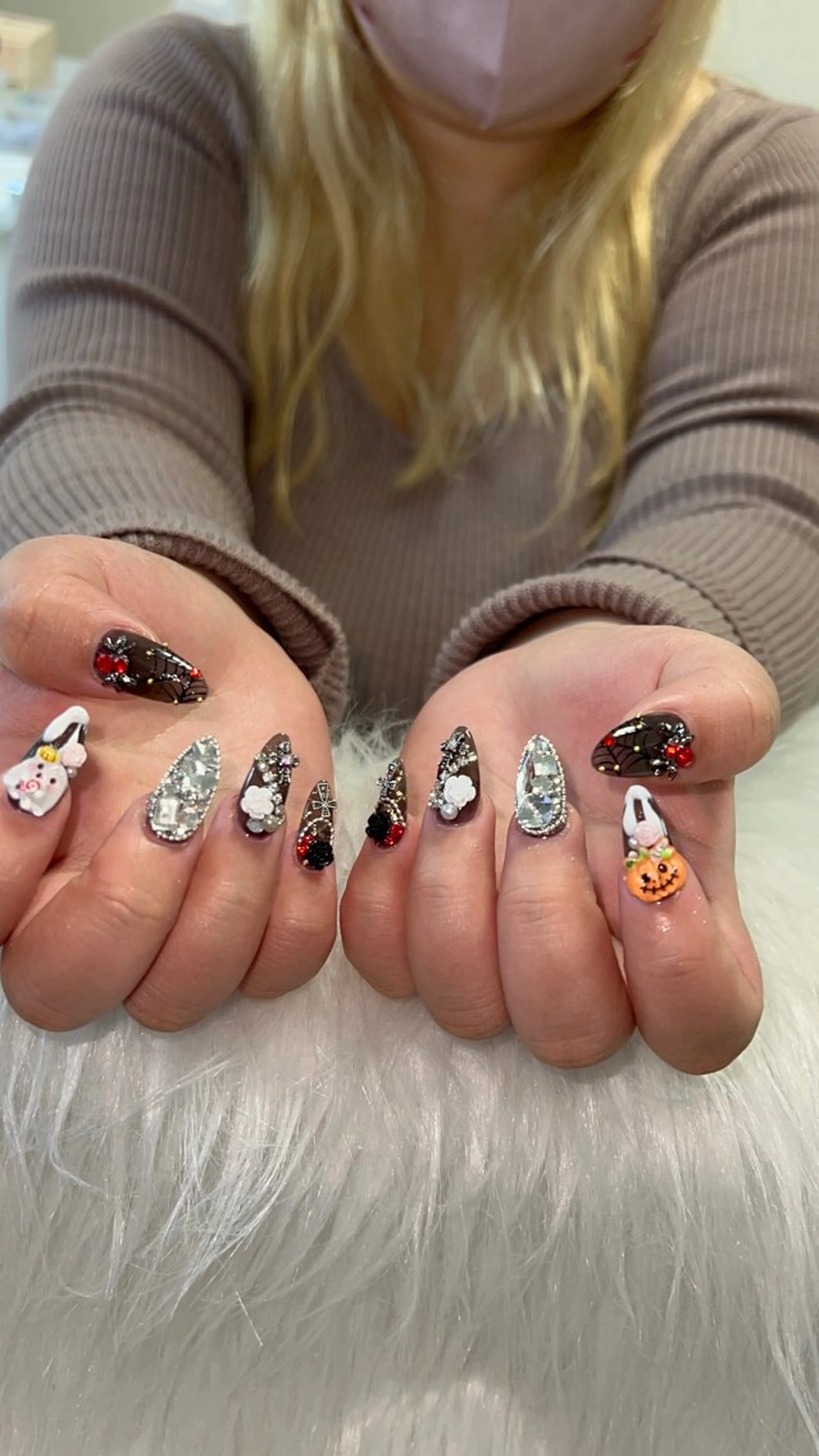 ネイル オーロラネイル クリアネイル フラッシュネイル ジェルネイル グラデーション ハンドネイル Kitty Nailのネイルデザイン