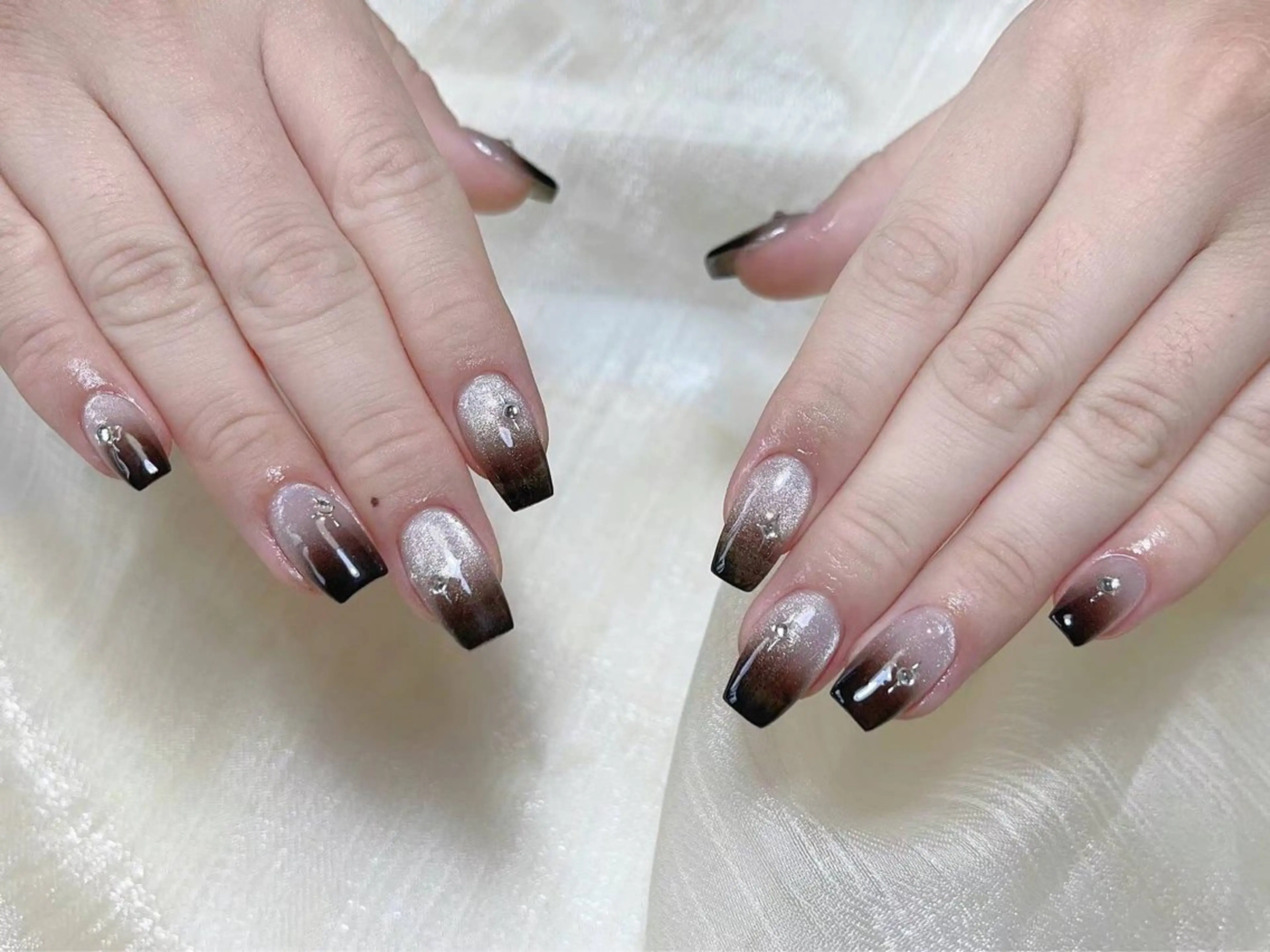 ネイル オーロラネイル チークネイル 長さ出し フットネイル フレンチネイル ハンドネイル ハンドケア lily nailのネイルデザイン