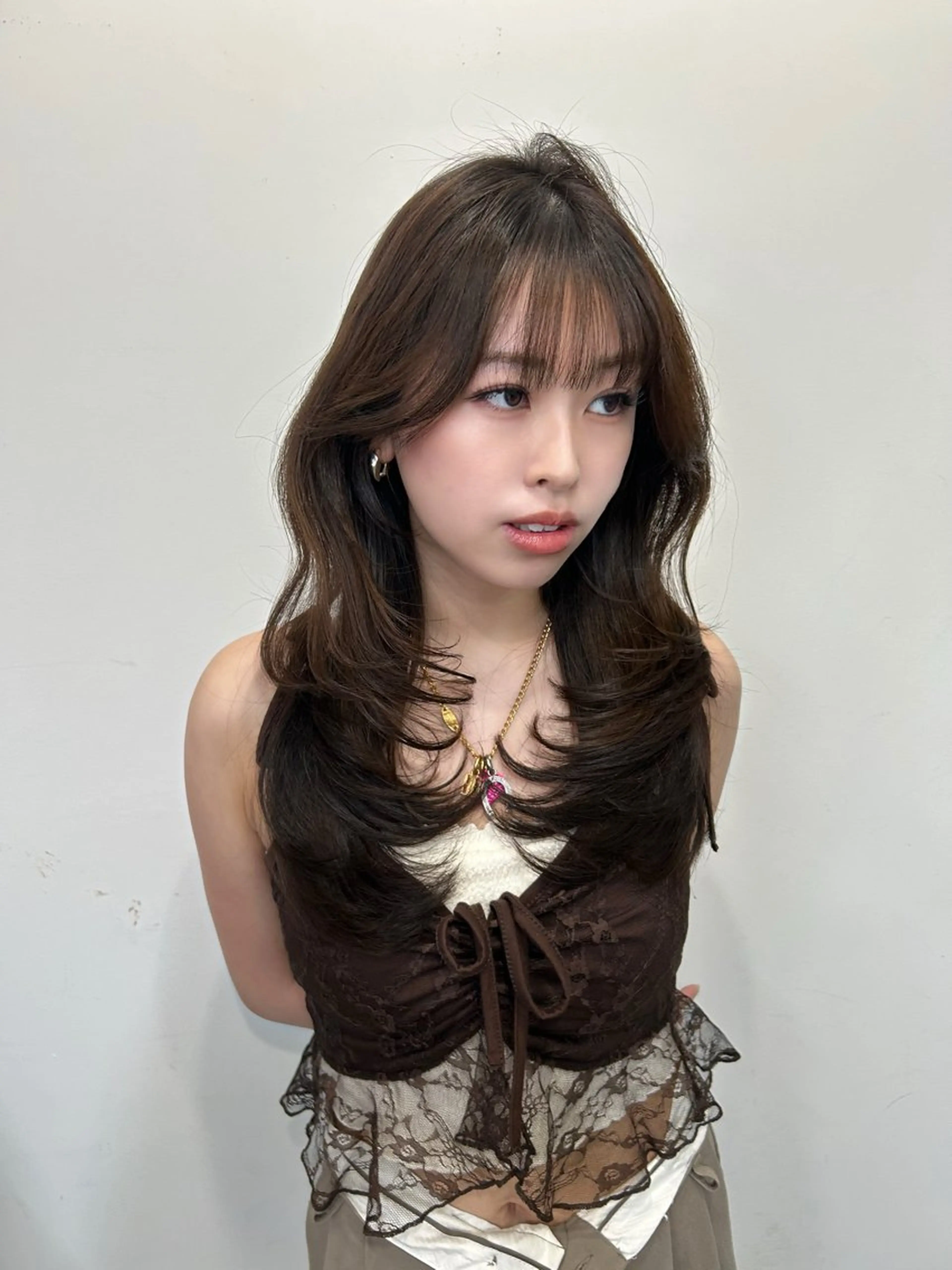 ロング カラー ベージュカラー 黒髪 ブリーチ ブルーカラー ブルーブラック 梅田l大人韓国ヘア レイヤー×艶カラーのヘアスタイル