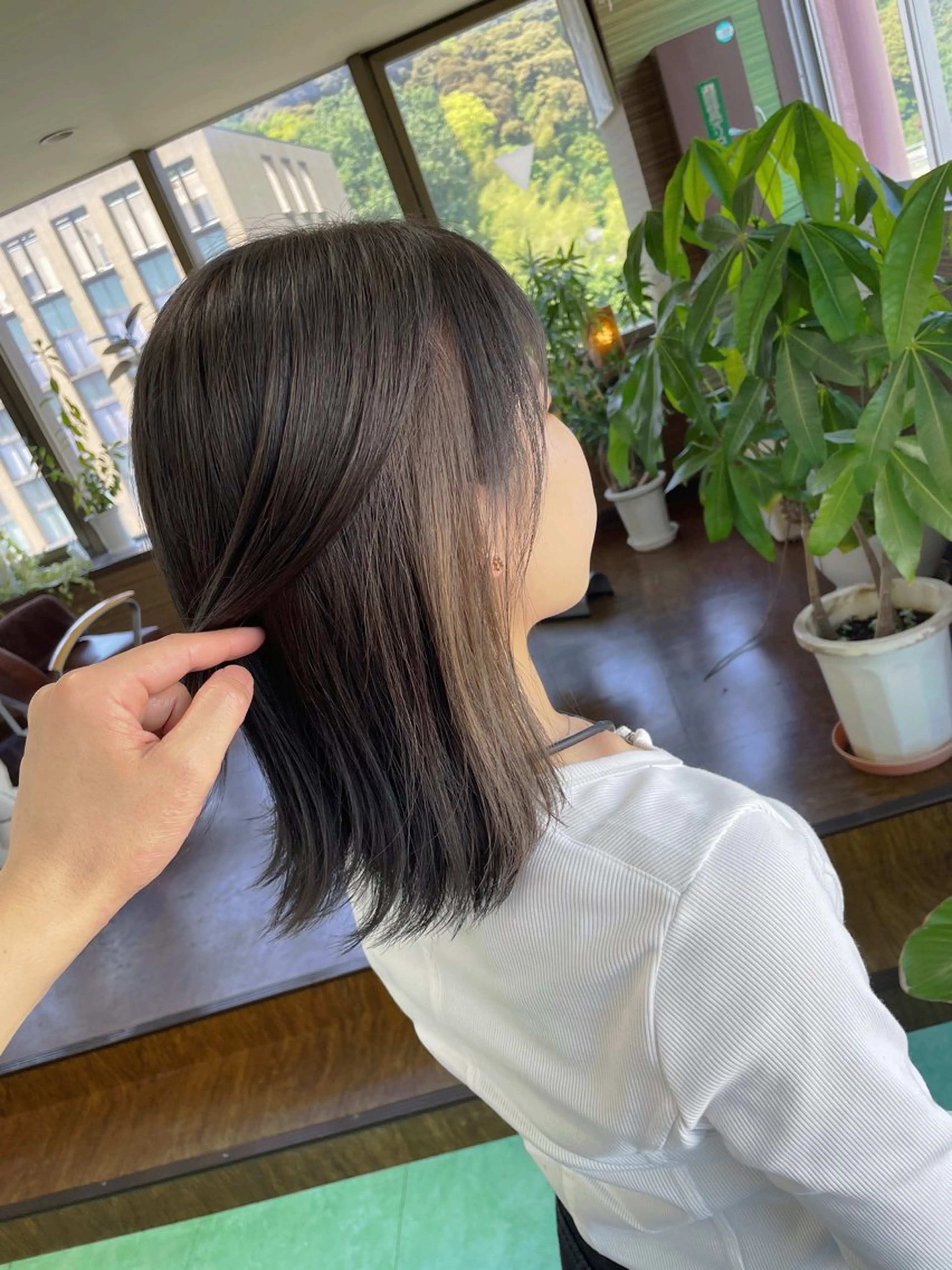 ミディアム カラー ベージュカラー イヤリングカラー ヘアカラー 土居 正季のヘアスタイル