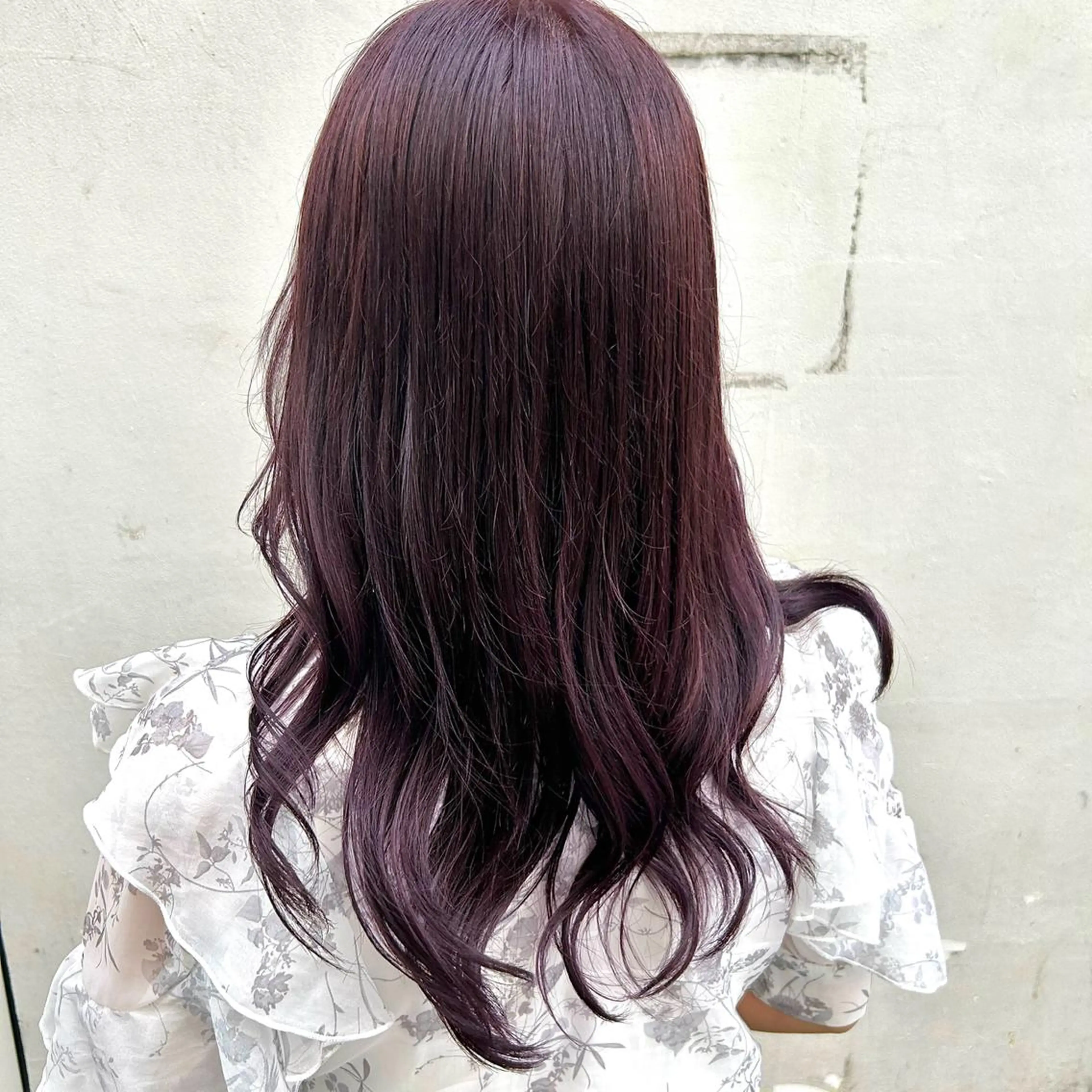 ロング カラー ブリーチ ラベンダーカラー ブリーチなしカラー ピンクカラー ピンクラベンダー ヘアカラー ミユ🎀長さ出し 🎨デザインカラーのヘアスタイル