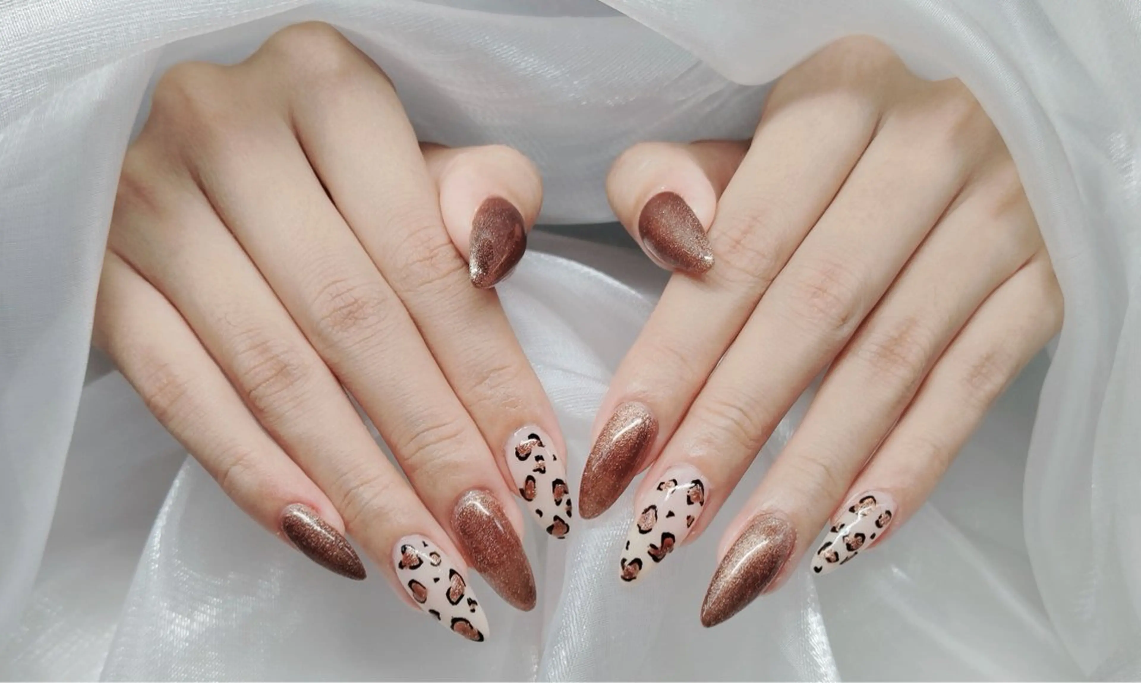 ネイル アートネイル オーロラネイル ガーリー キラキラネイル 韓国ネイル ハンドネイル Mio NailsalonUのネイルデザイン