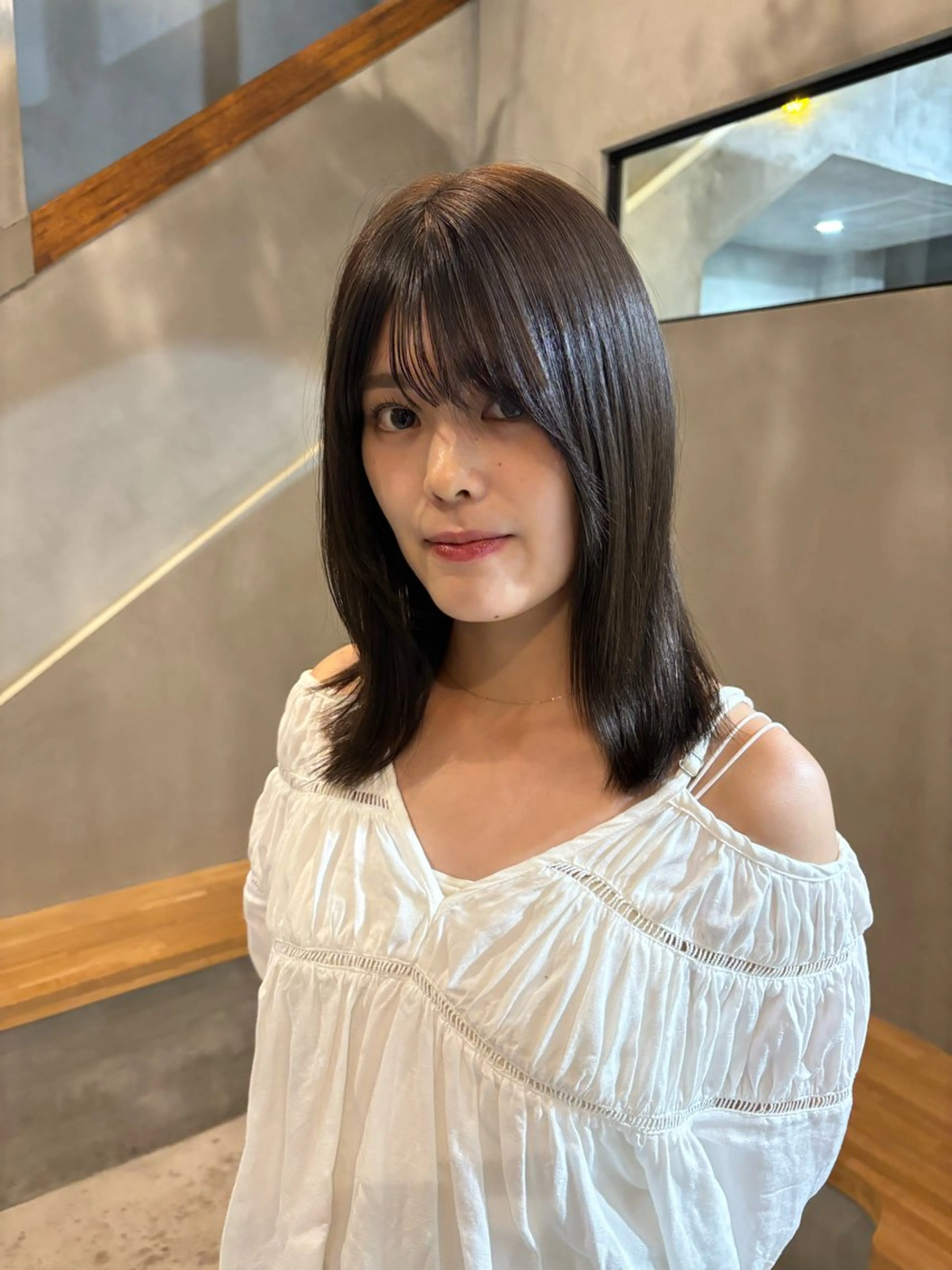 ミディアム カラー オリーブカラー 小西 萌々香のヘアスタイル